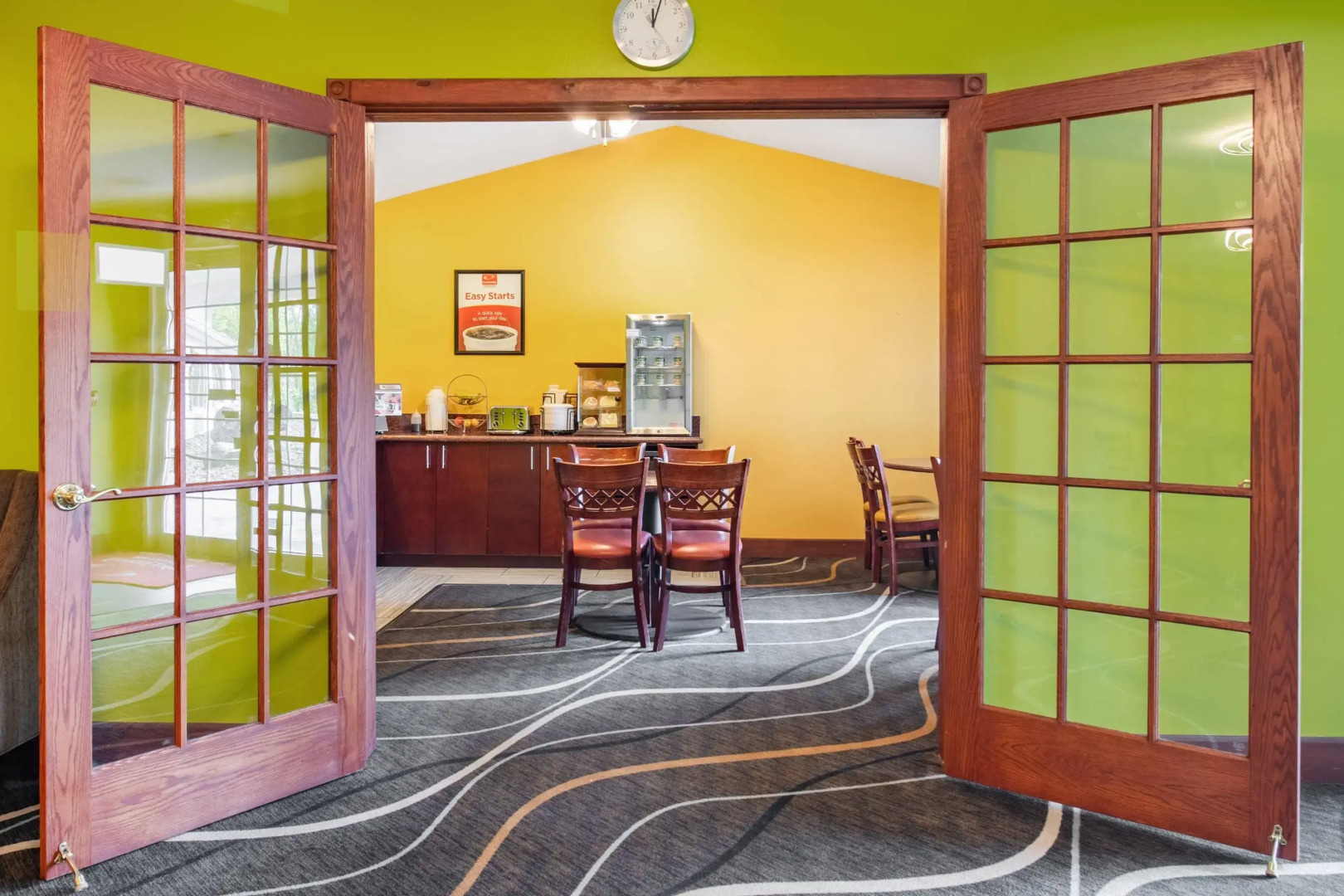 Econo Lodge Inn & Suites