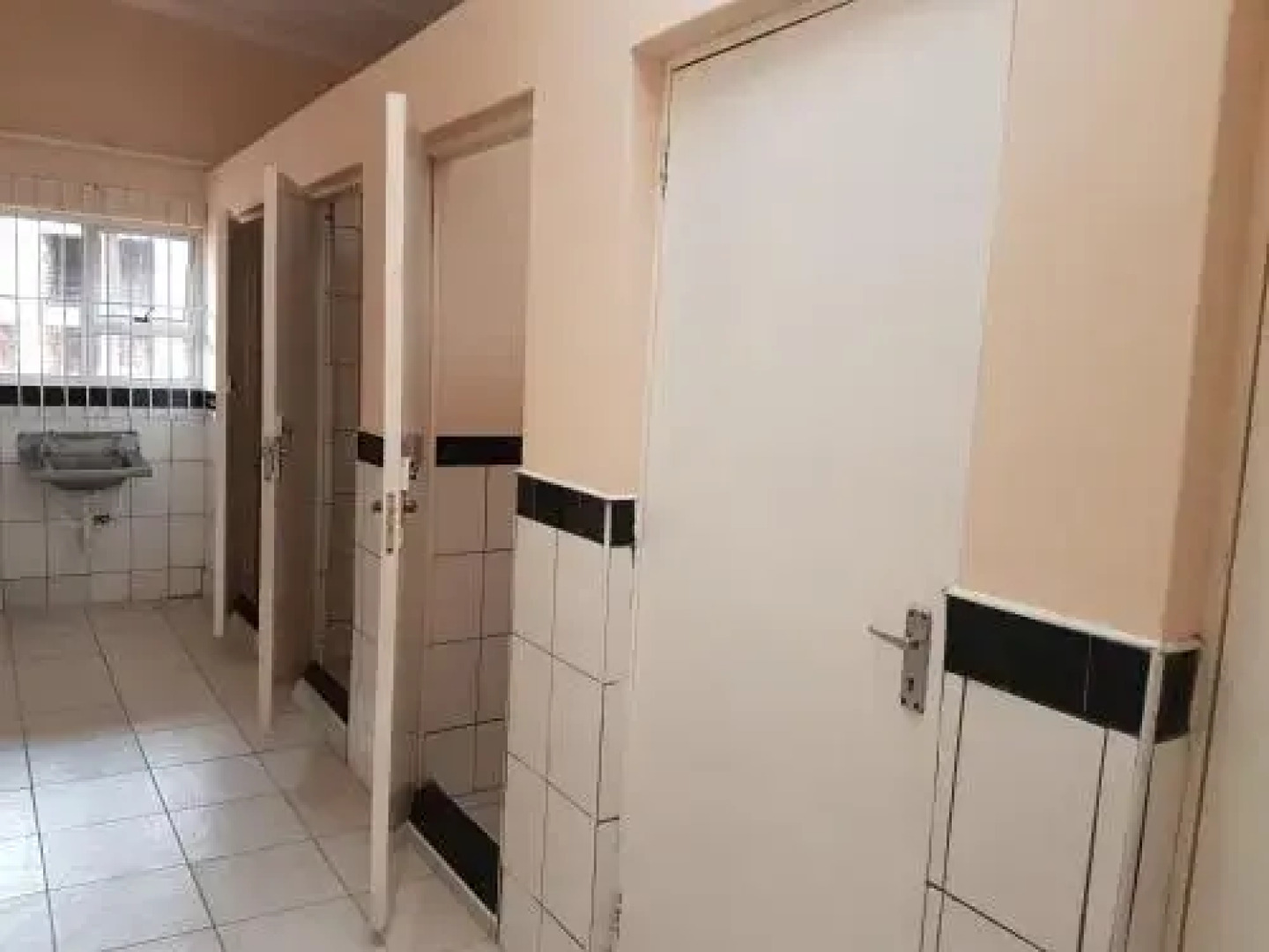 Stone Crescent Hotel