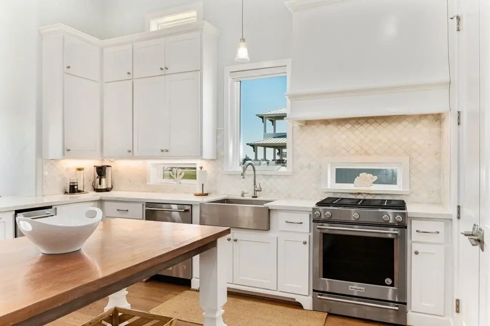 Paradise By The Sea 4 Bedroom Home by RedAwning