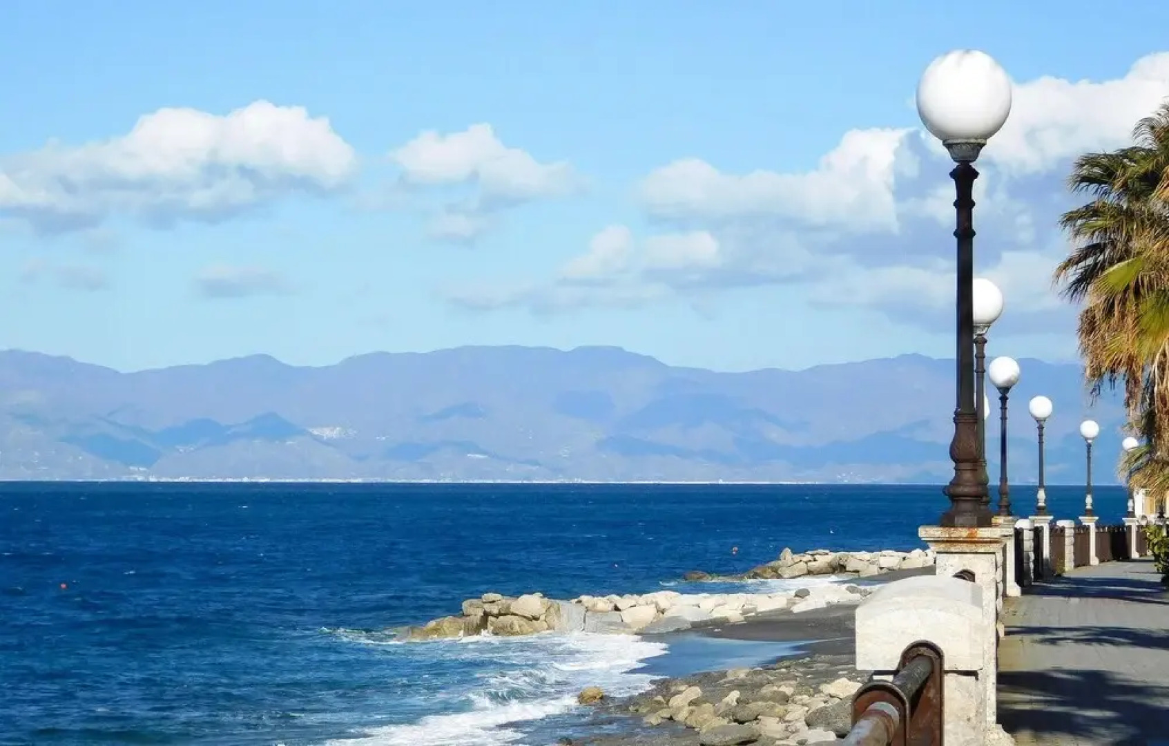 Amazing Home in Saline Ioniche With 4 Bedrooms, Wifi and Private Swimming Pool