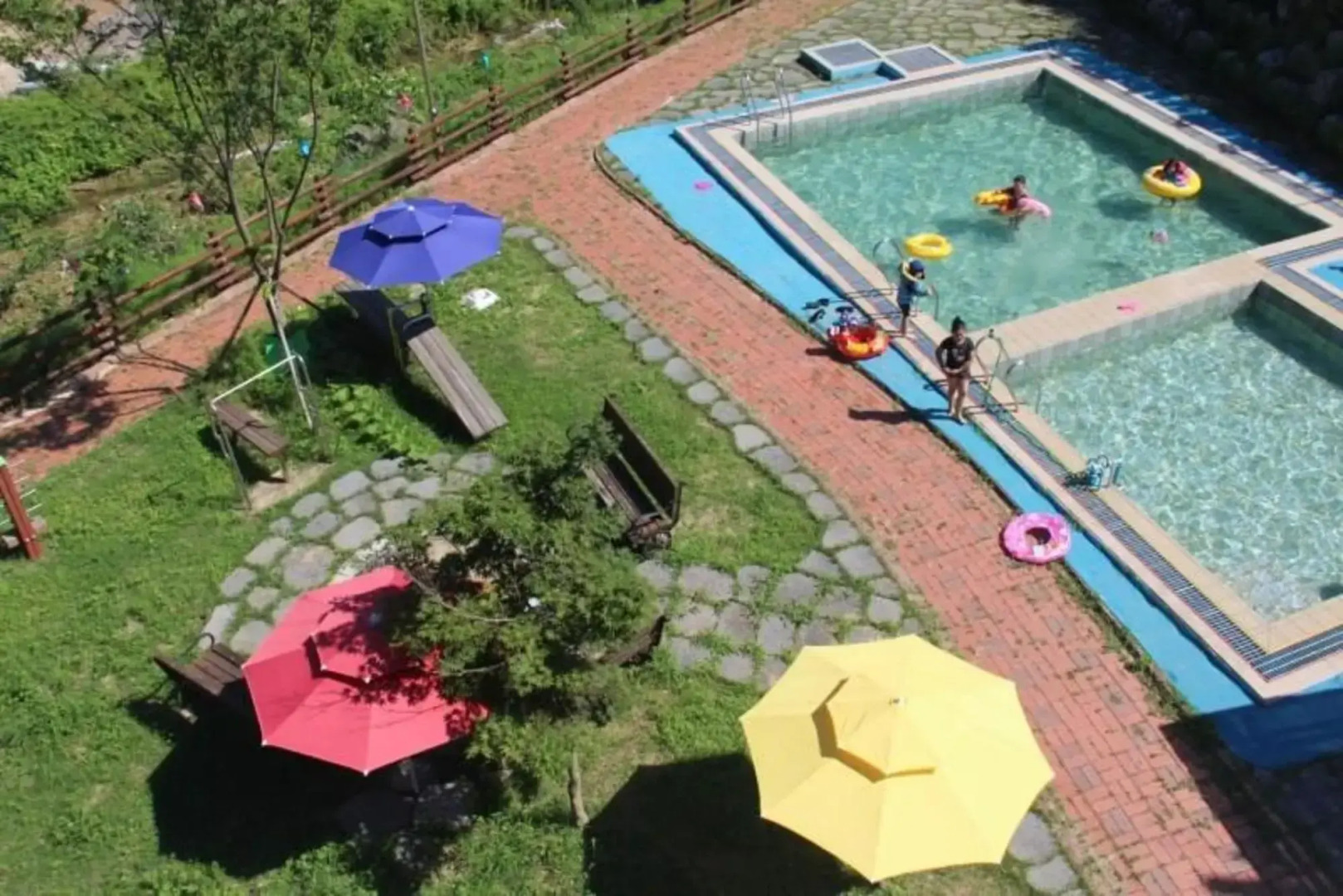 Danyang Three Nests Stay Pension