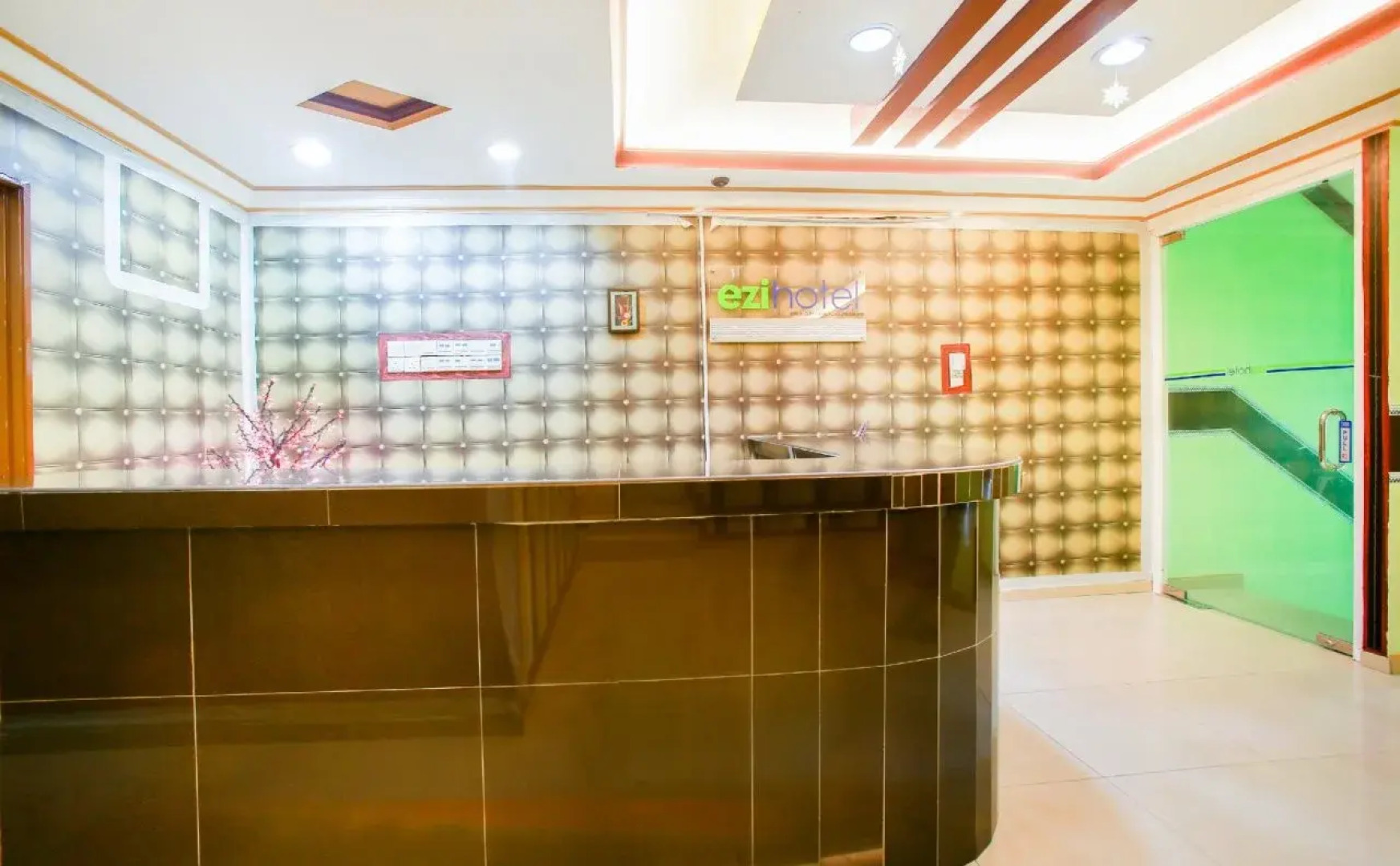 OYO 89407 EZI Hotel