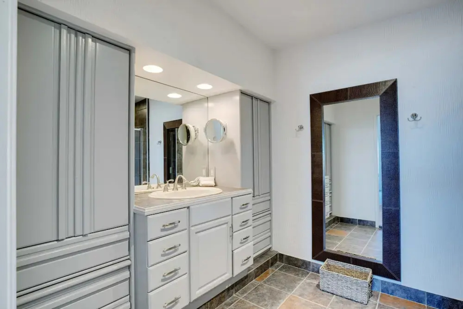 New Listing! All-suite Hilltop W/ Pool, Spa 2 Bedroom Home