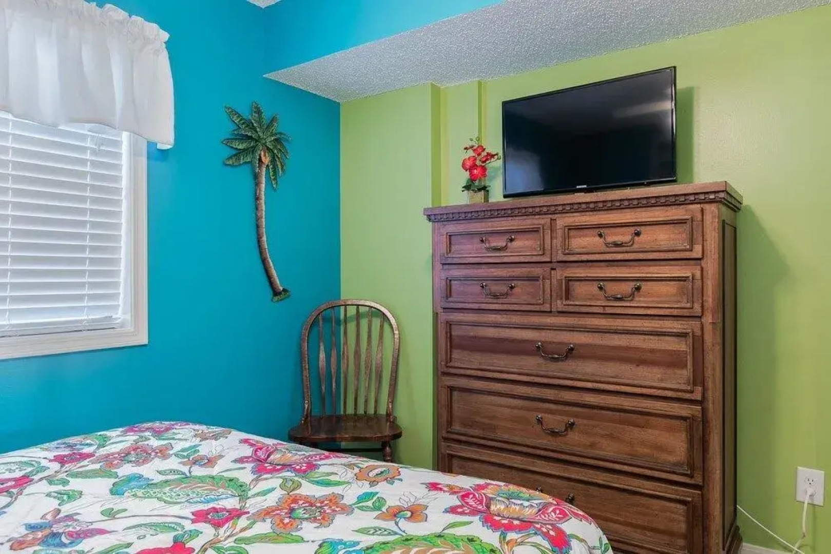 Seaside Beach and Raquet 4710