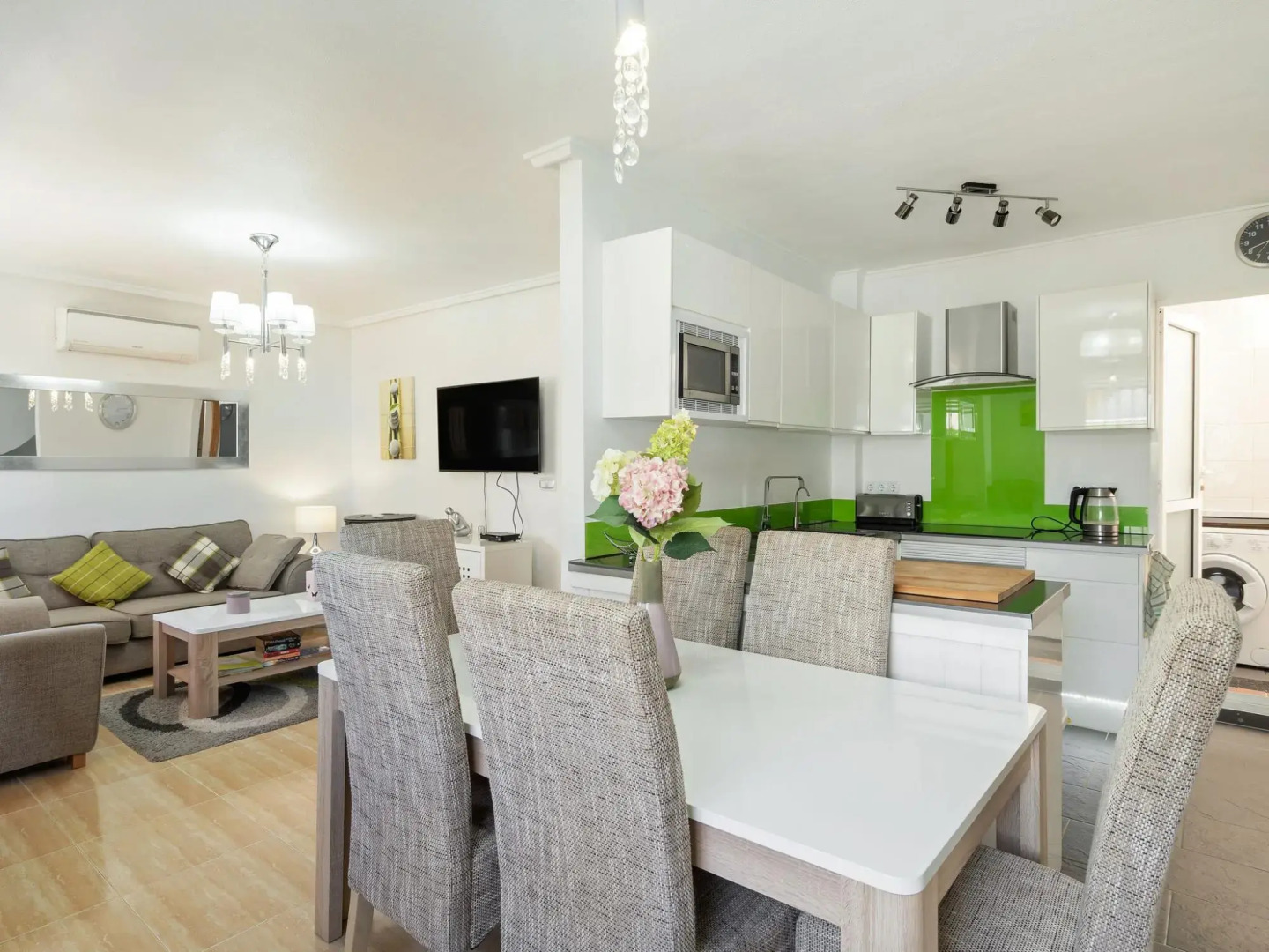 Inviting holiday home in Lo Crispin with shared pool