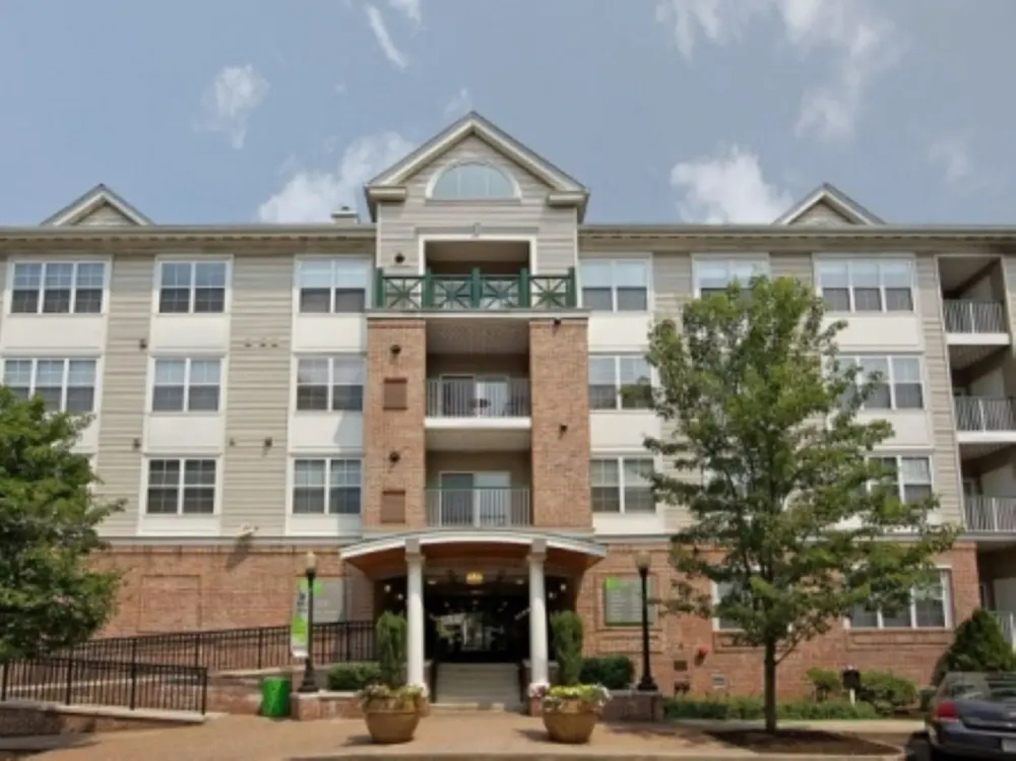 Global Luxury Suites at Broad Street