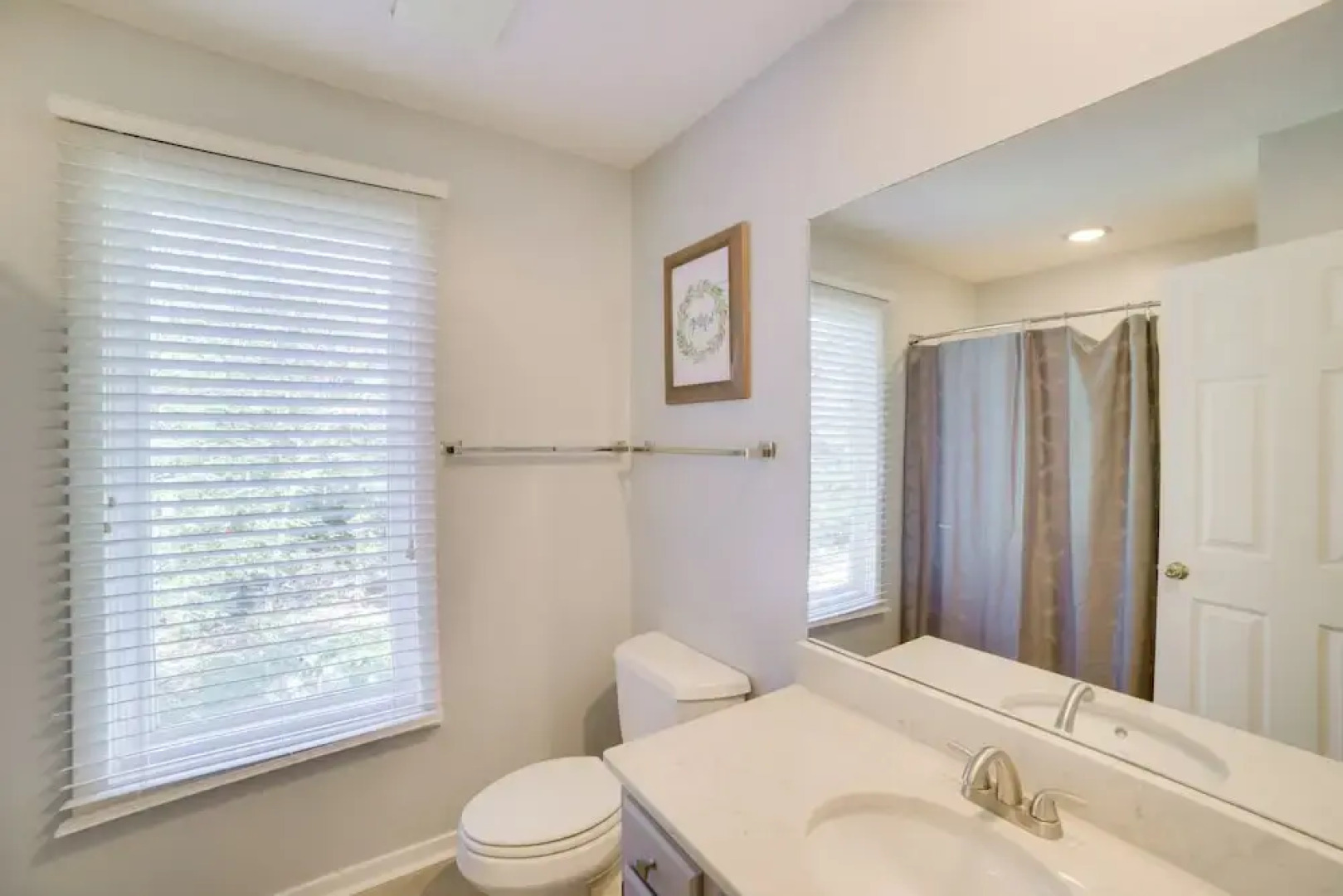 Lovely Condo w/ Deck, 1 Mi to Wintergreen Resort!