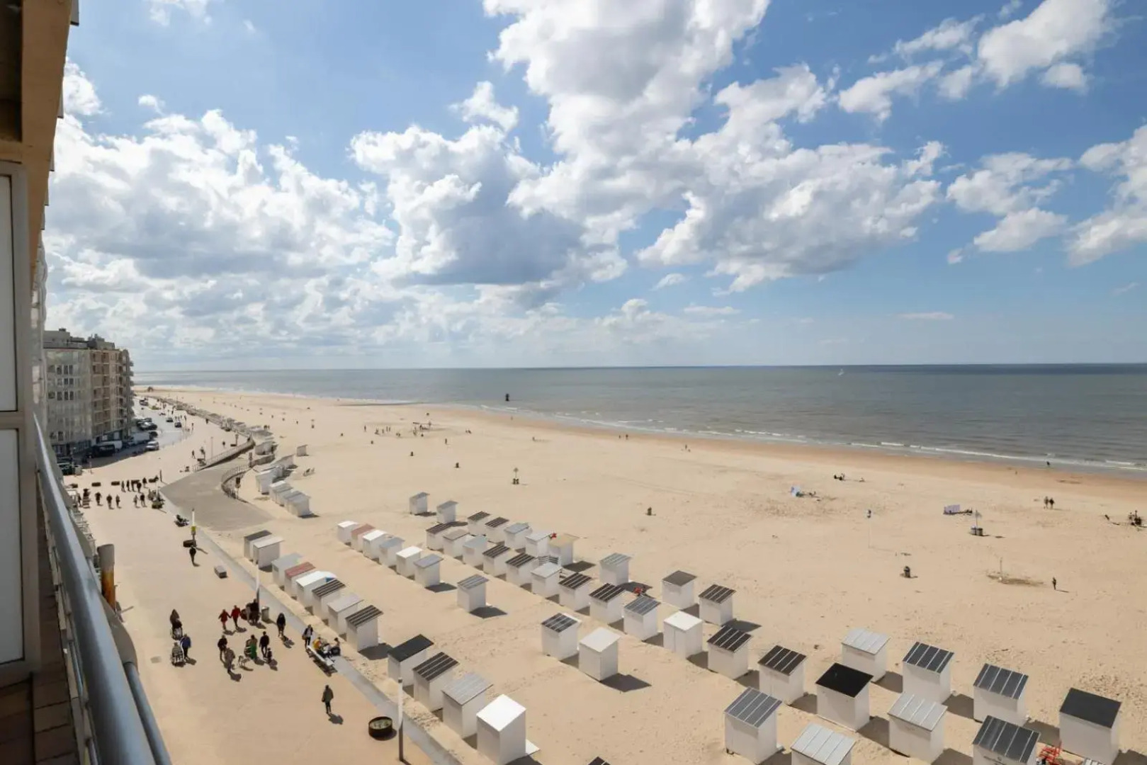 SEAVIEW Studio 6p - OOSTENDE - Type London - renovated and very nice studio with sleeping corner, direct seaview and at the beachfront