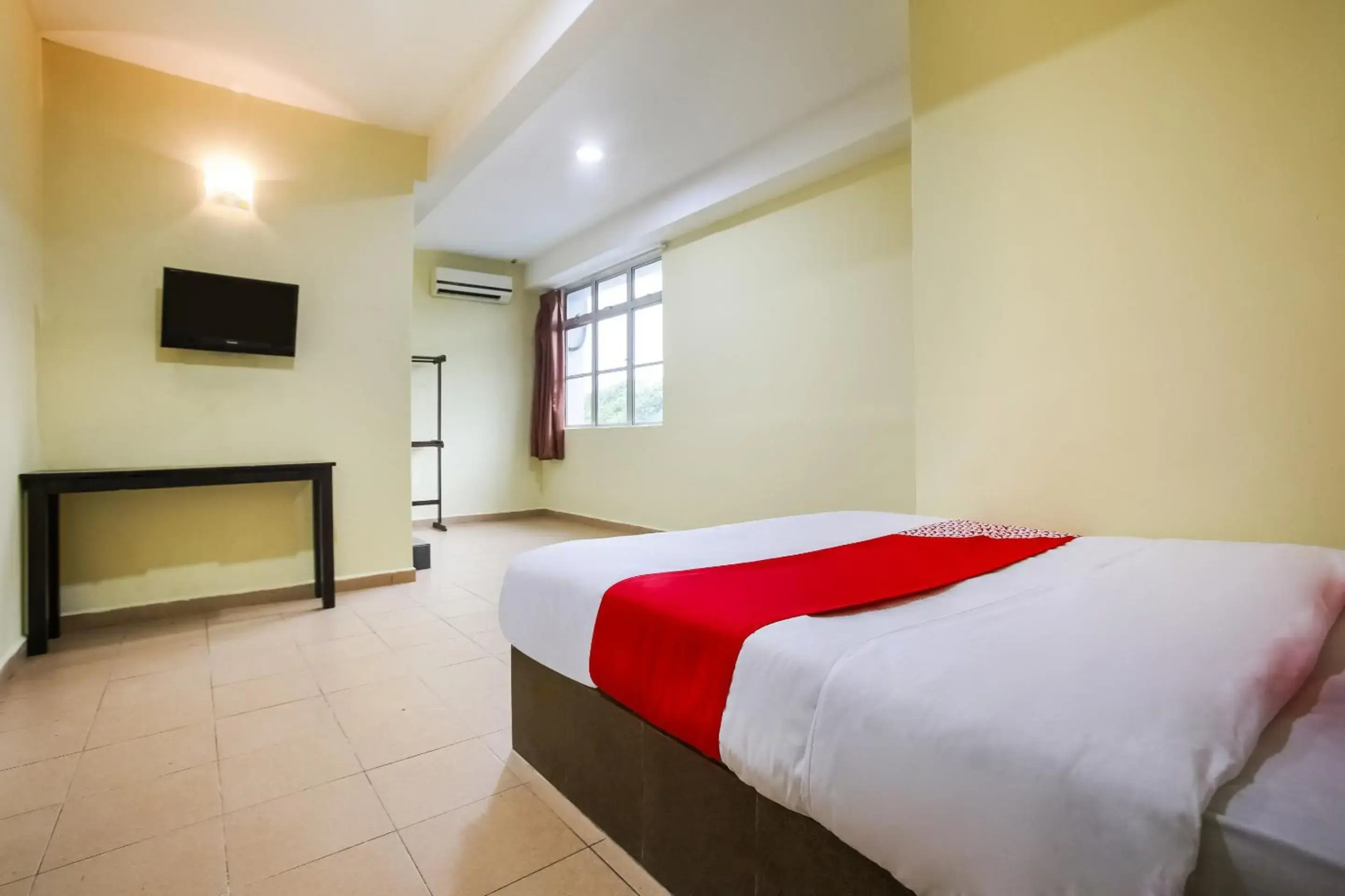 OYO 89585 Hotel Happy Inn