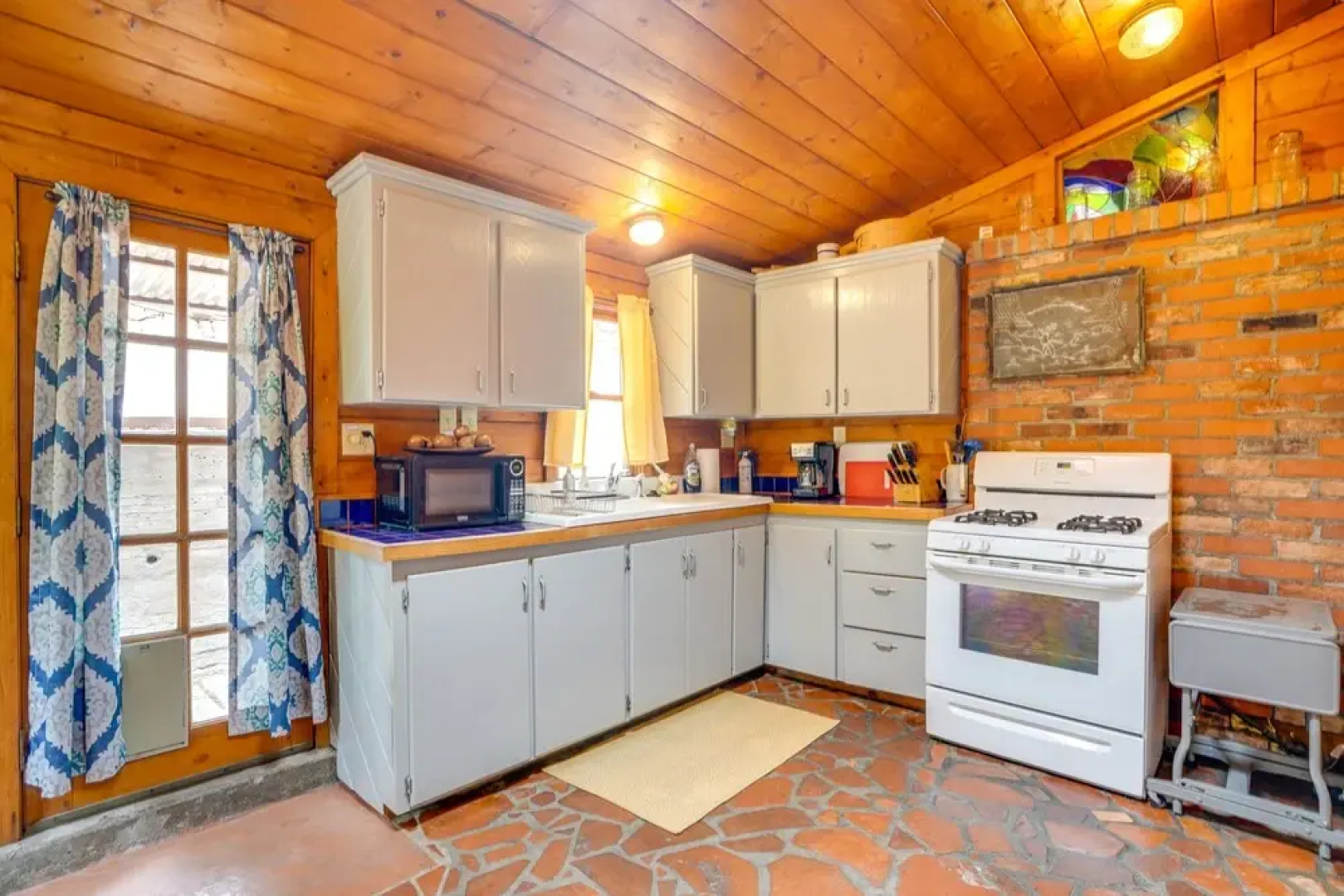 Bisbee Vacation Rental w/ Mountain Views & Sunroom