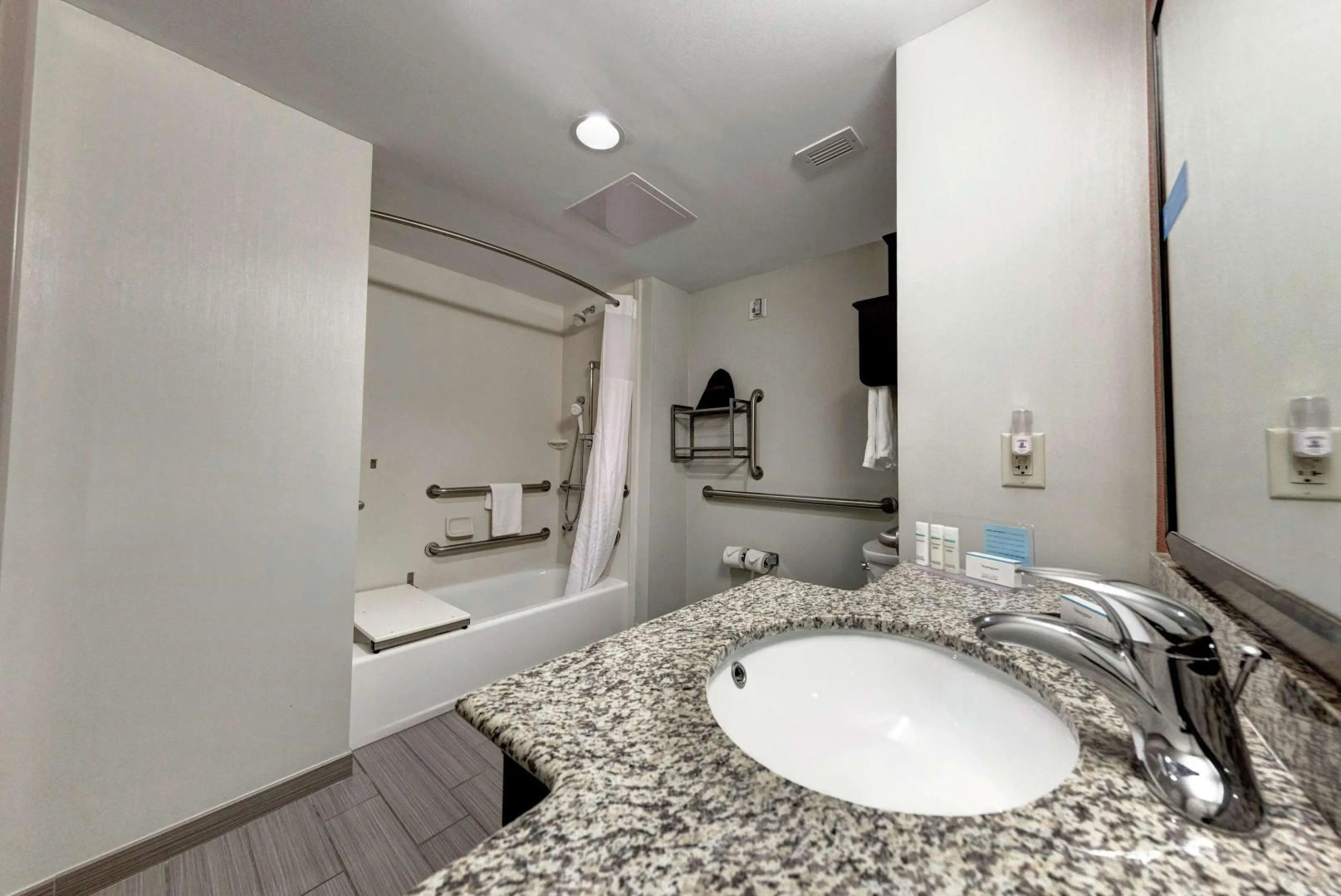 Hampton Inn Neptune/Wall