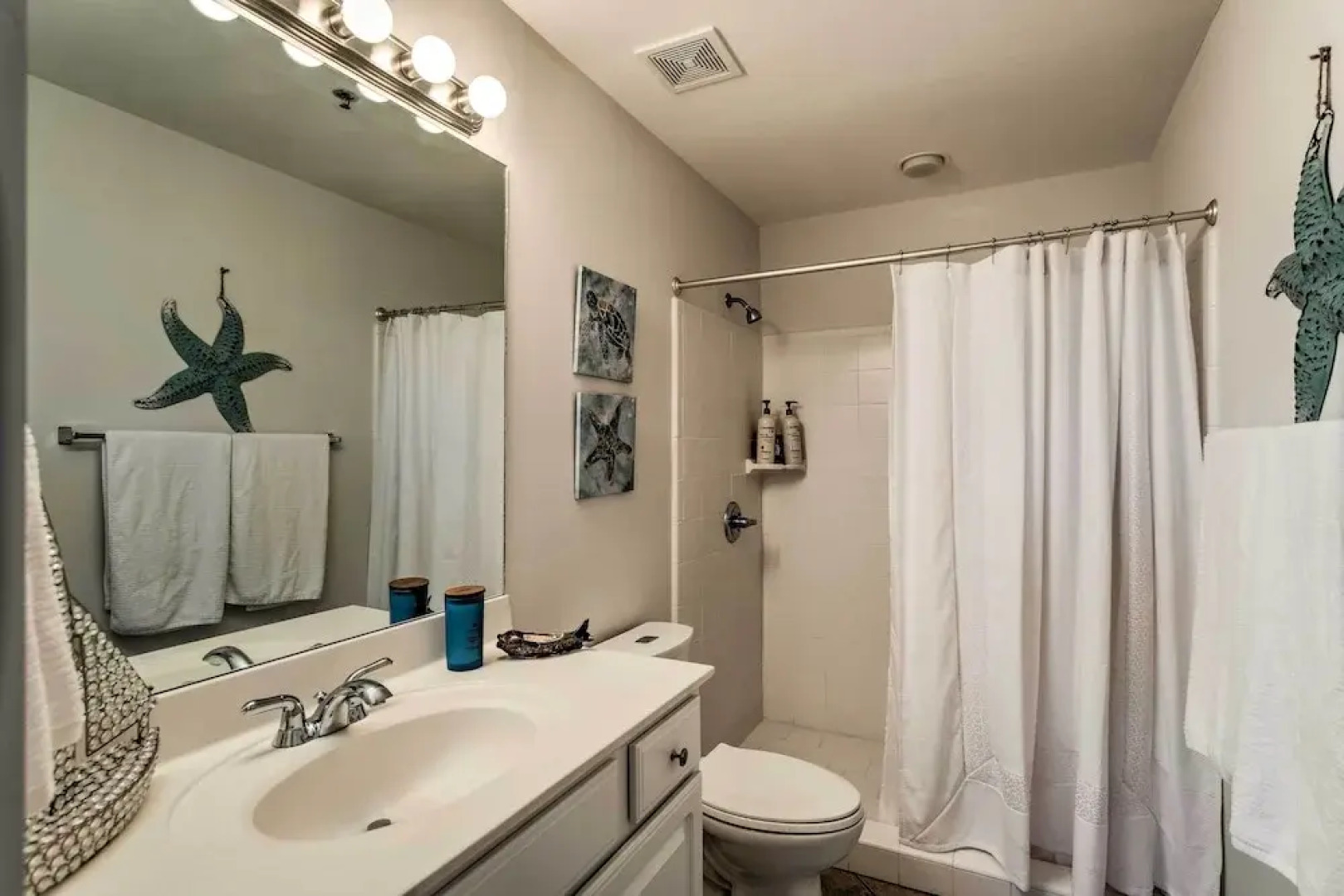 3rd-floor Riverfront Condo: Walk to Downtown Eats!