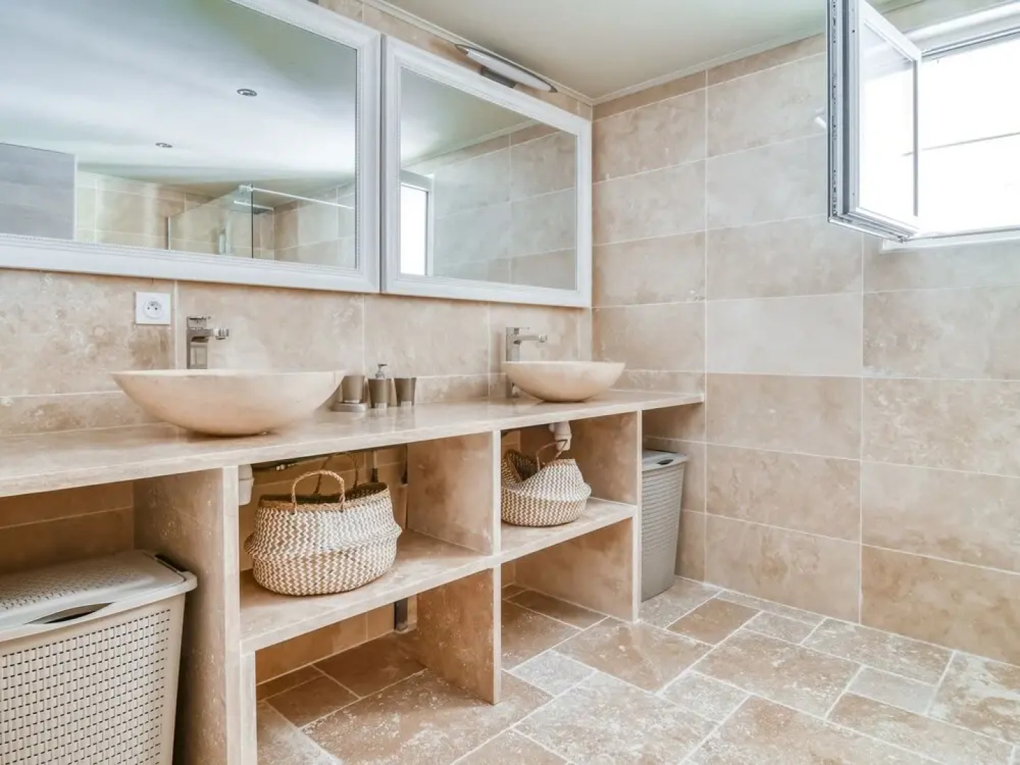 Plush Villa in Le Cannet-des-maures With Private Pool