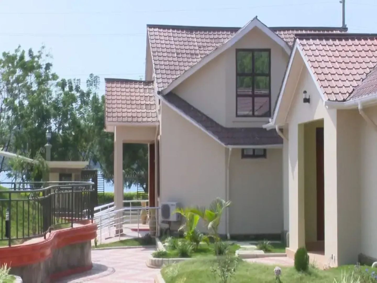 Samanene Beach Hotel