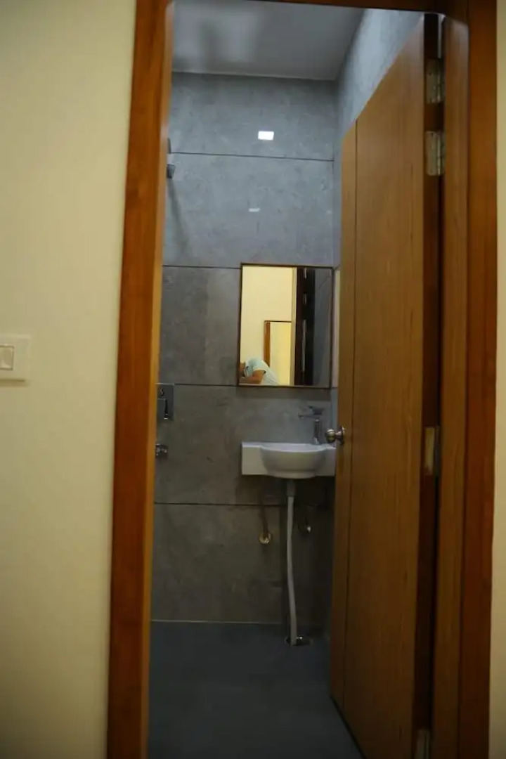 Hotel Shri Radha Orchid