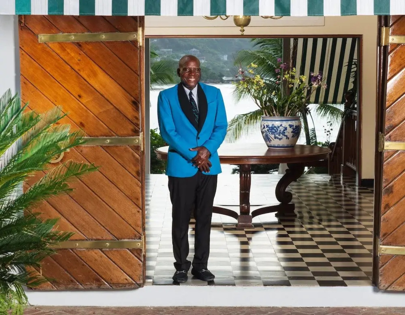 Staffed Round Hill Membership Van/driver 5 Bedroom Villa