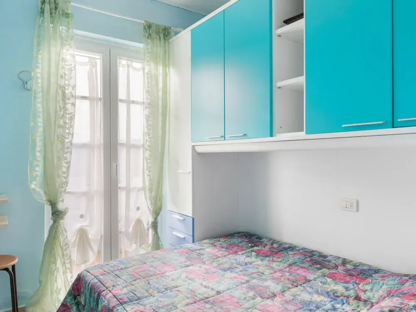 Graceful Holiday Home in Magliolo With Swimming Pool