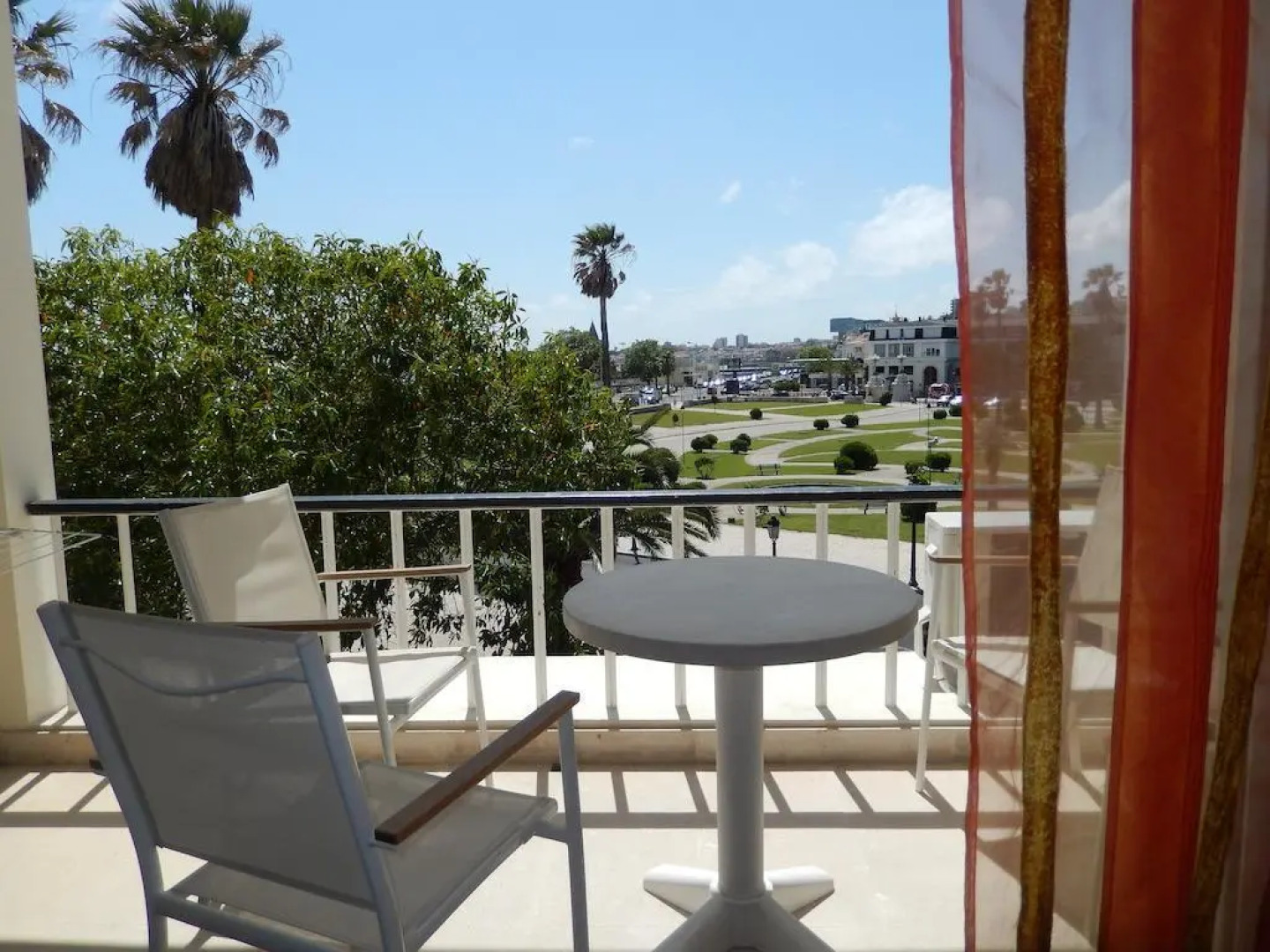 Rent4Rest Estoril Beachfront Apartments