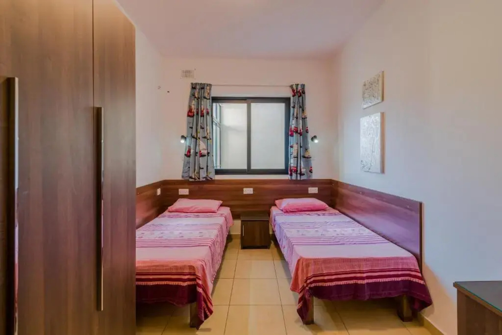 Blue Harbour 3 bedroom seafront apartment with large yard on the promenade - by Getawaysmalta