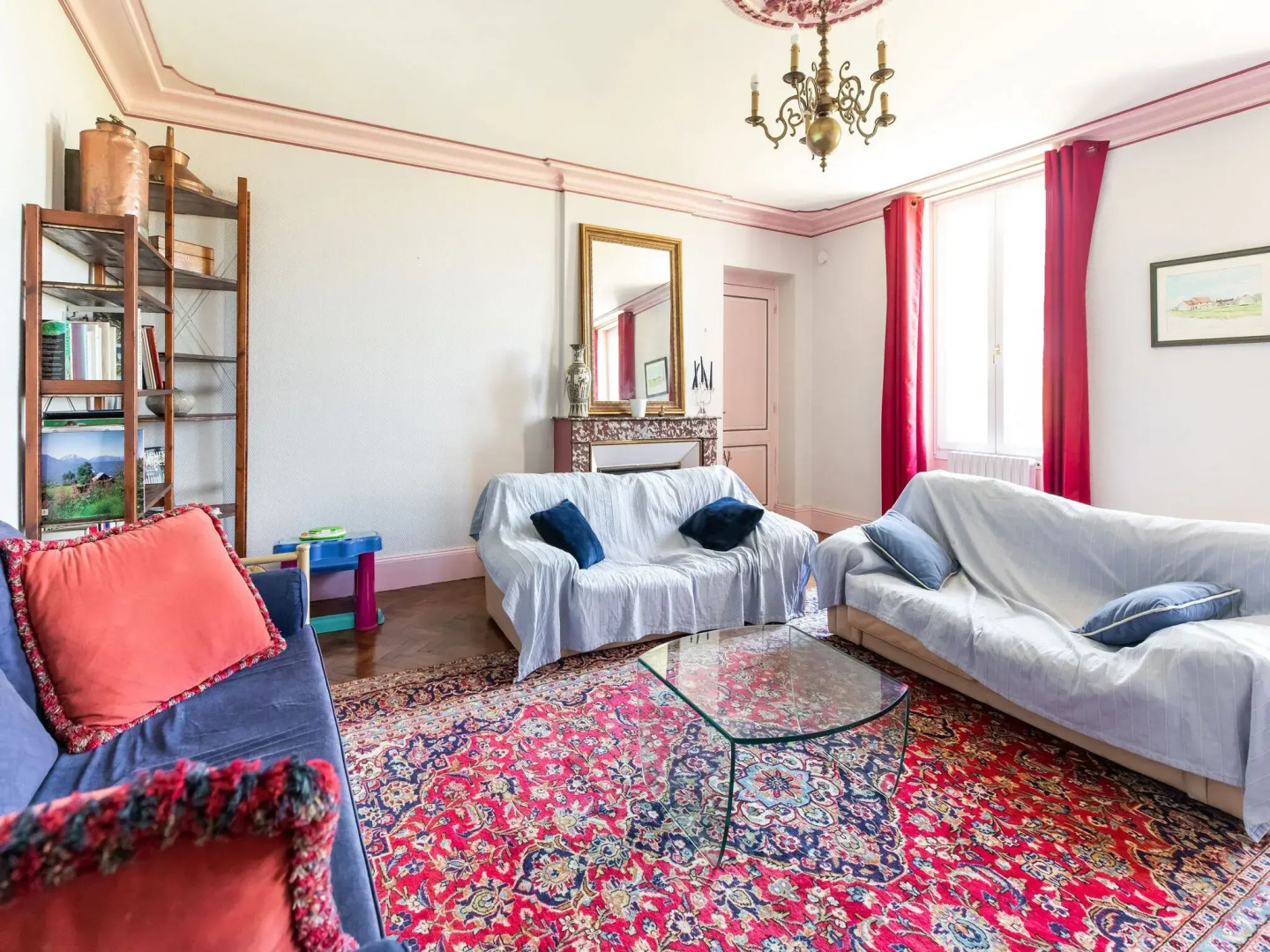 Attractive castle in Cezac with private pool