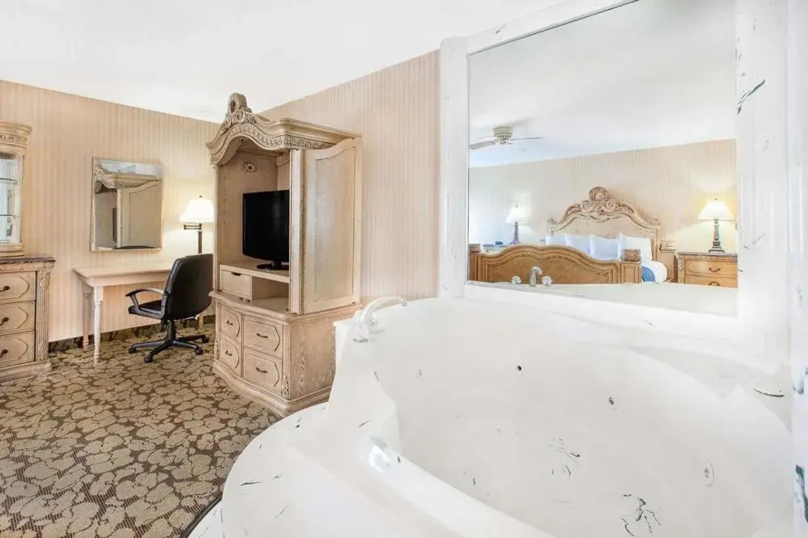 Baymont Inn & Suites Flint