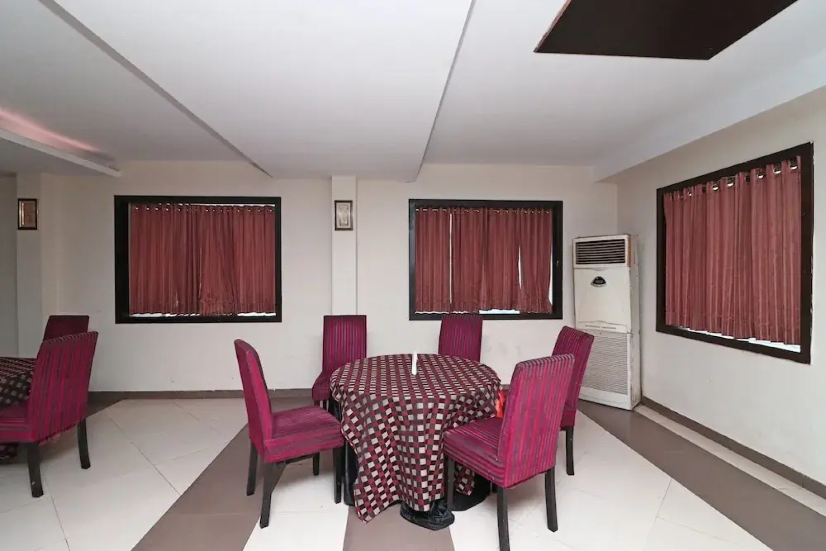 OYO 4754 Hotel Center Point