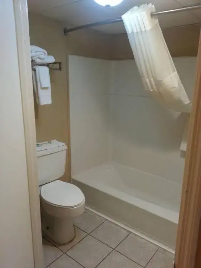 Riverbend Motel & Cabins