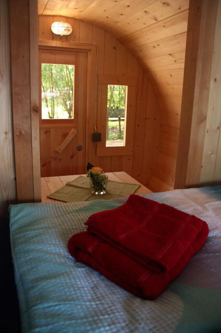 Mini Hotel Übernachten Im Gurkenfass