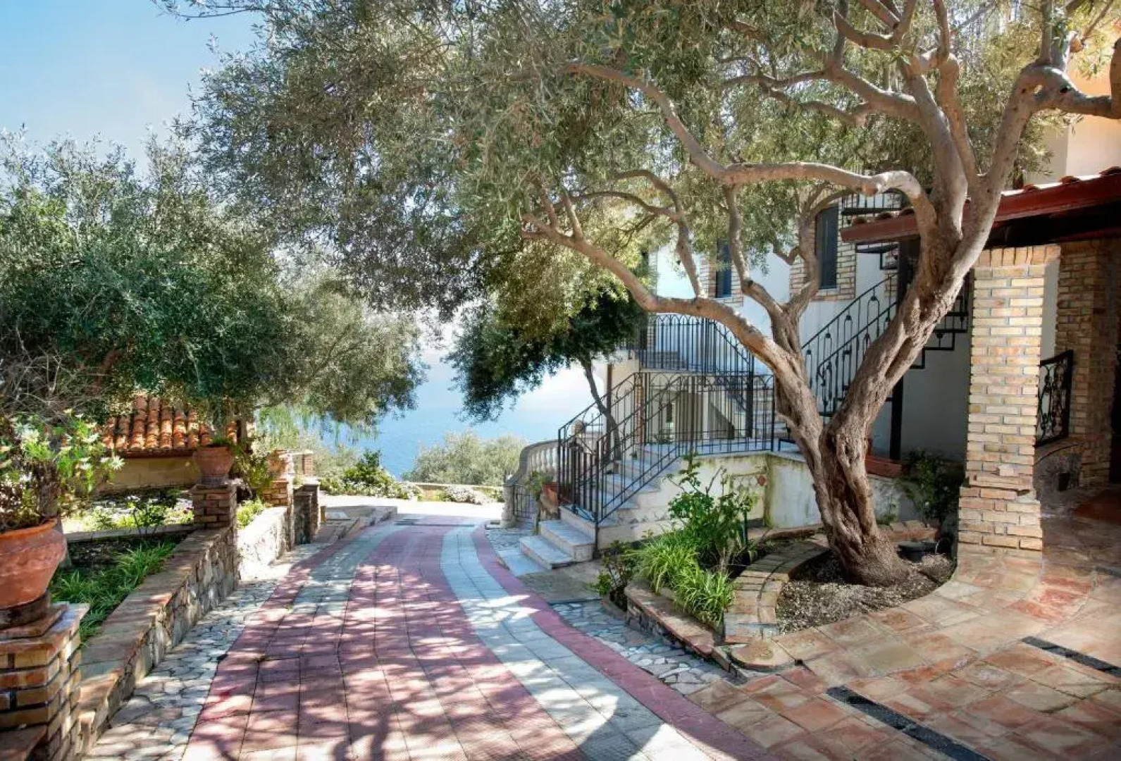 Villa Le Suites Sul Golfo Di Taormina,con piscina infinity a strapiombo sul mare