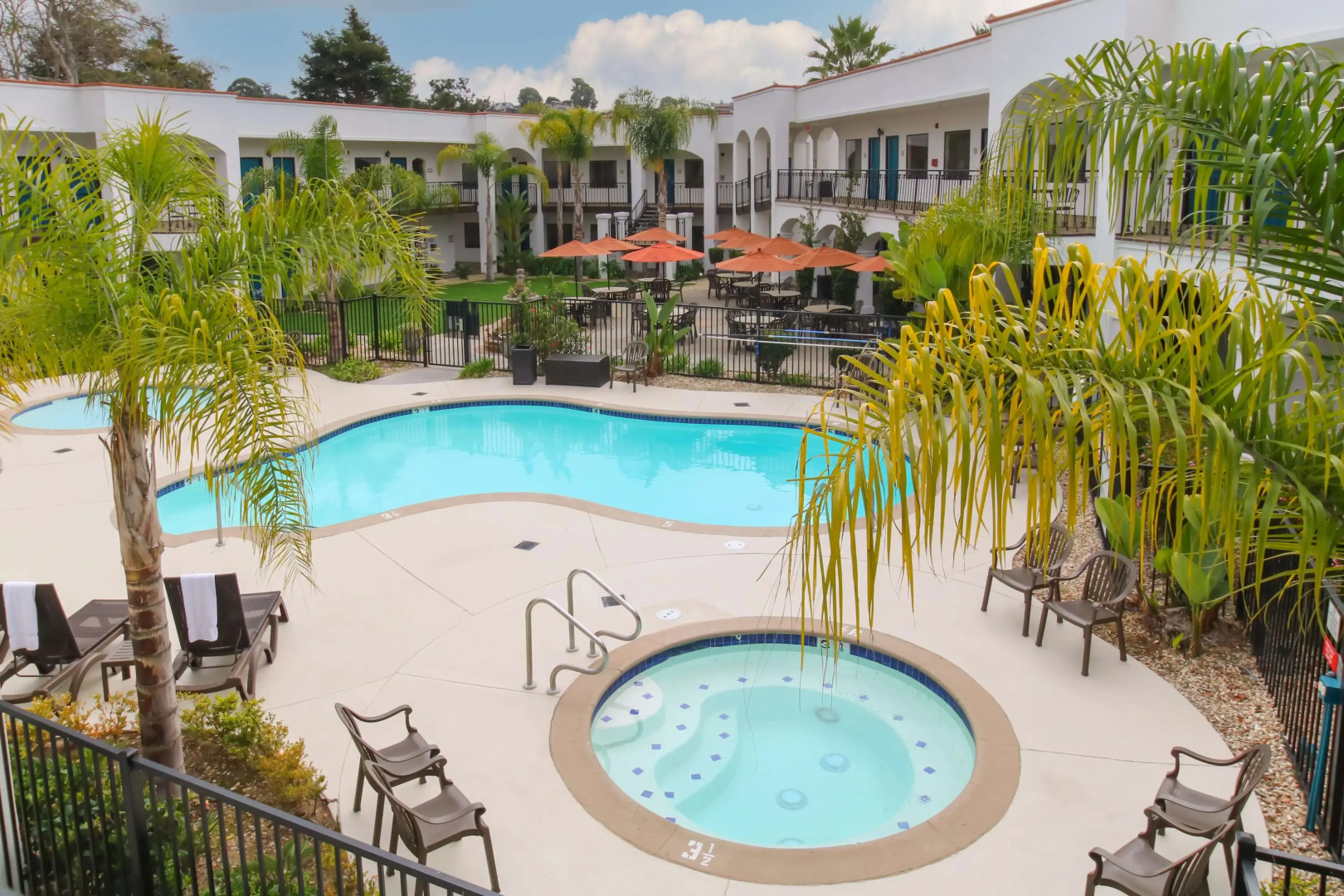 Oxford Suites Pismo Beach