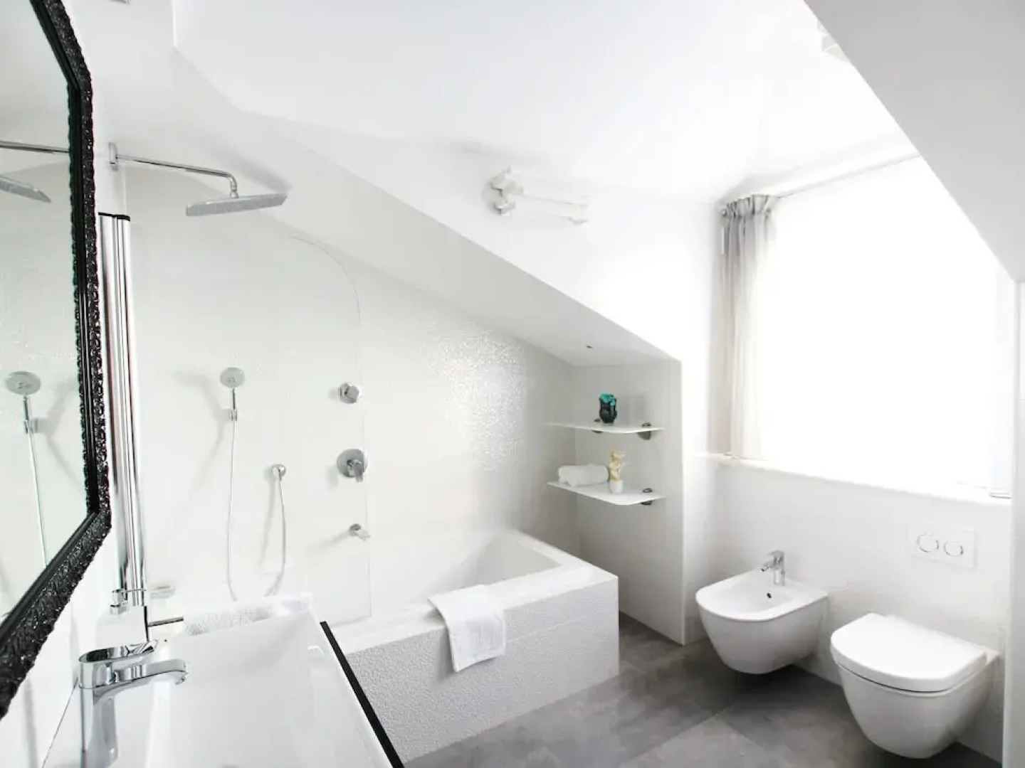 Majestic Villa in Okrug Donji With Swimming Pool