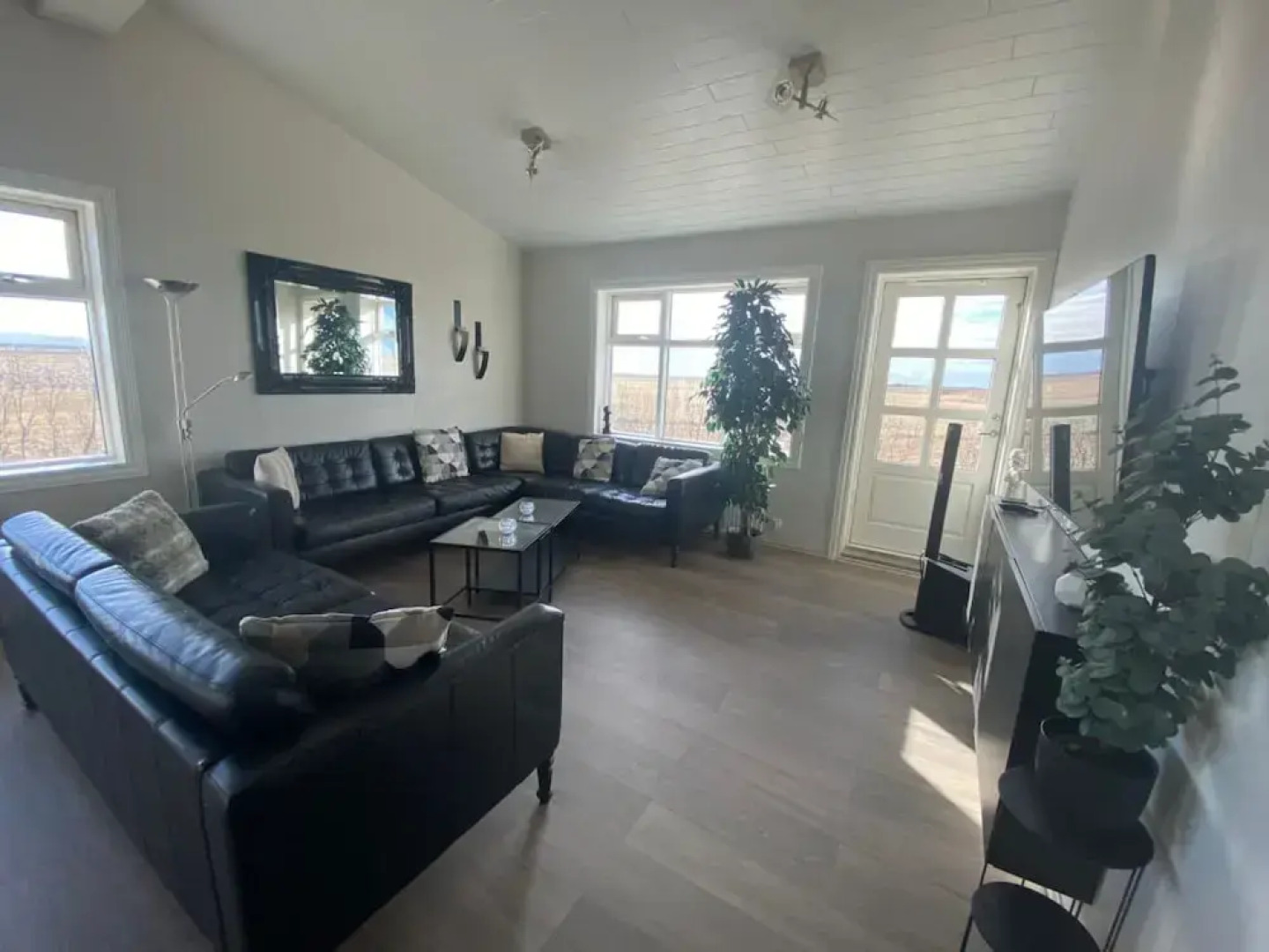 Skalarimi - Country House