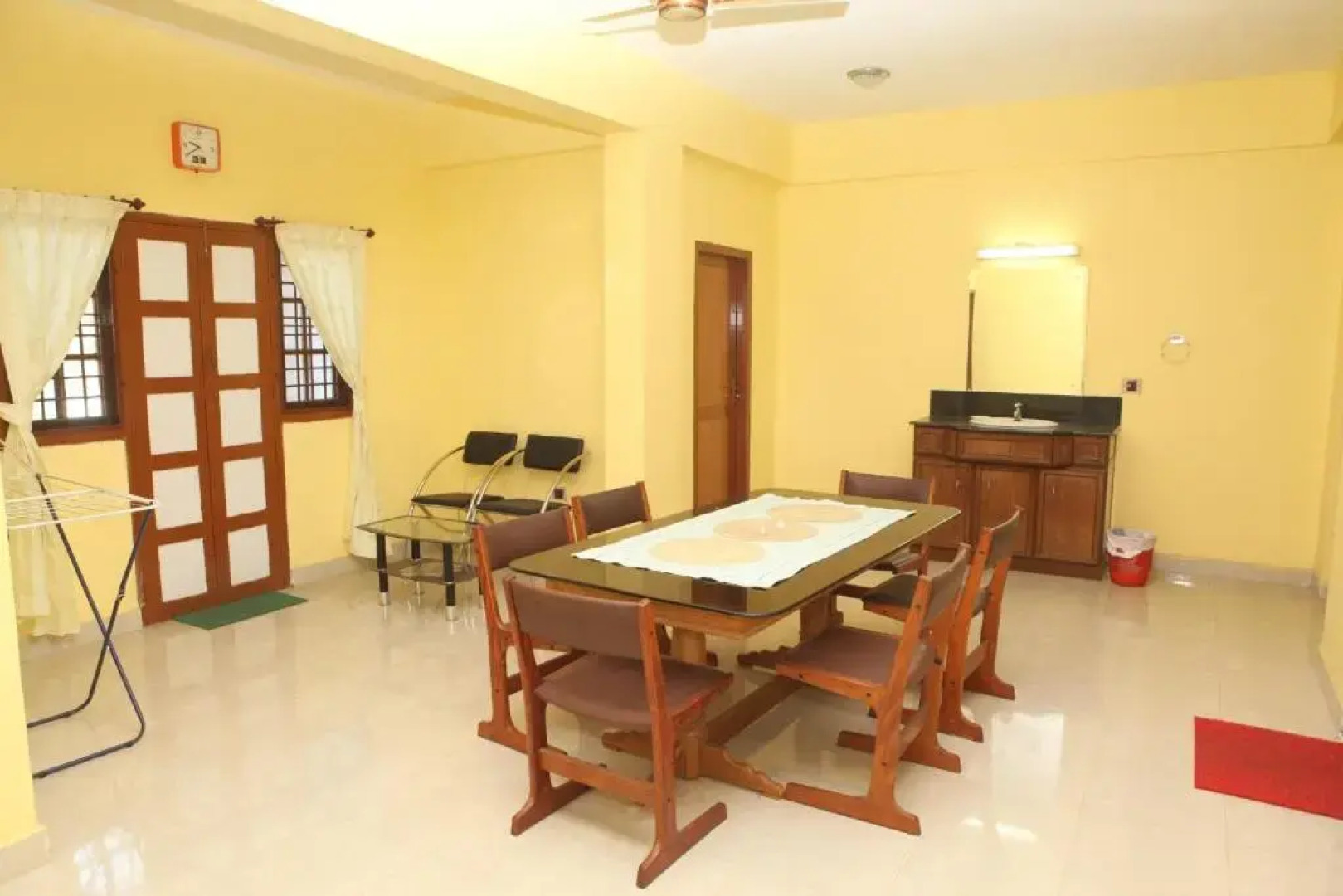 Redrose Service Apartment