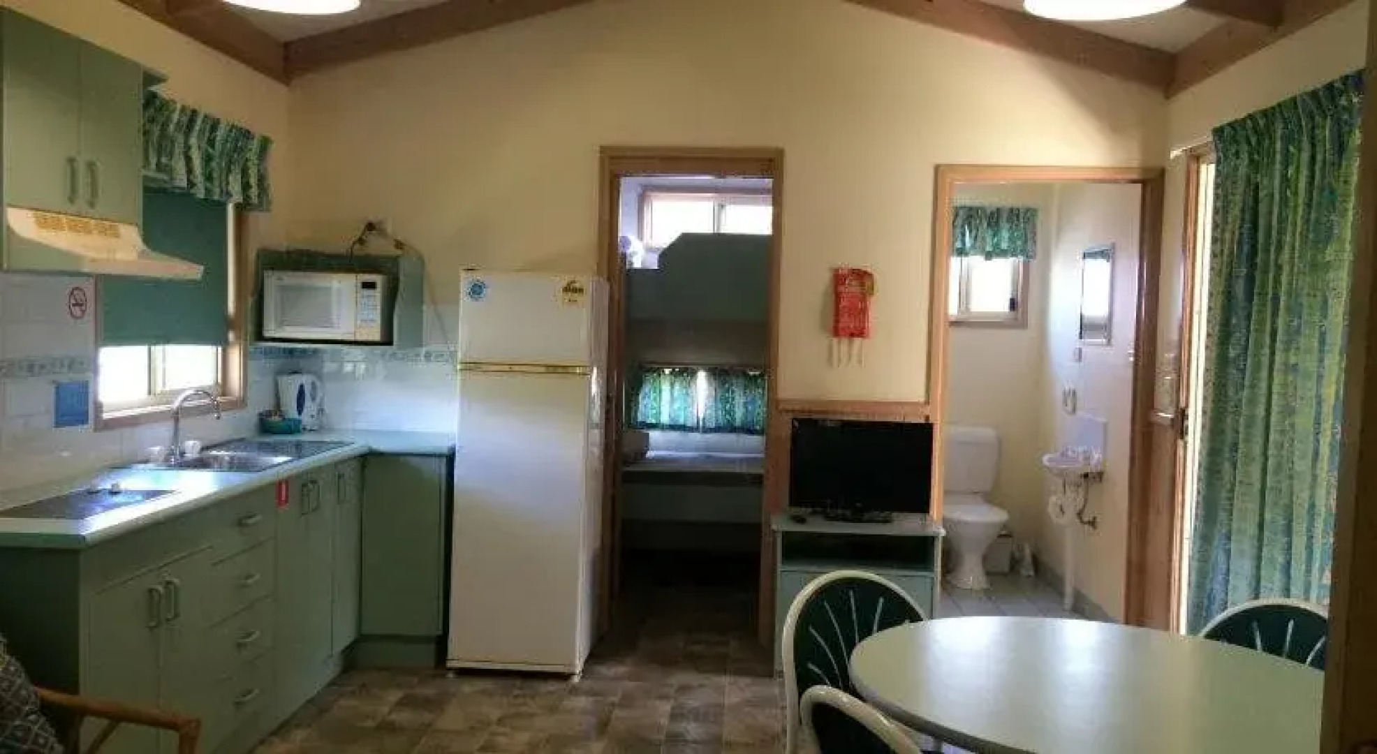 Gateway Lifestyle Lorikeet