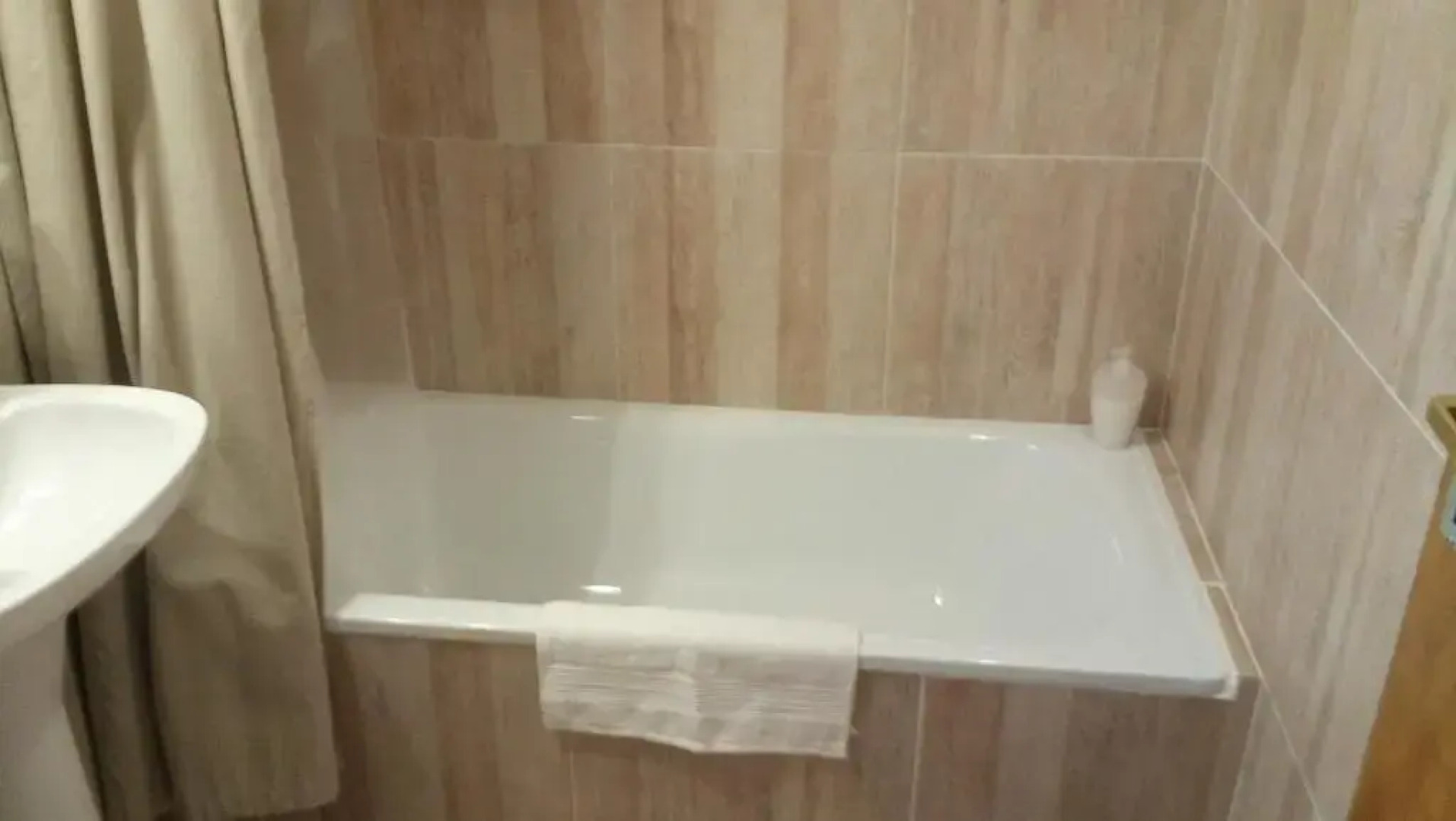 El Pueblo Aparts - Rada Tilly