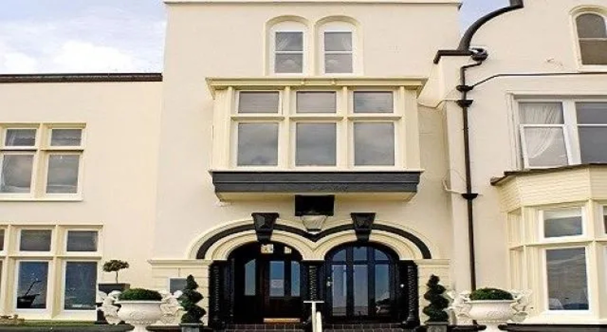 The New Staincliffe Hotel