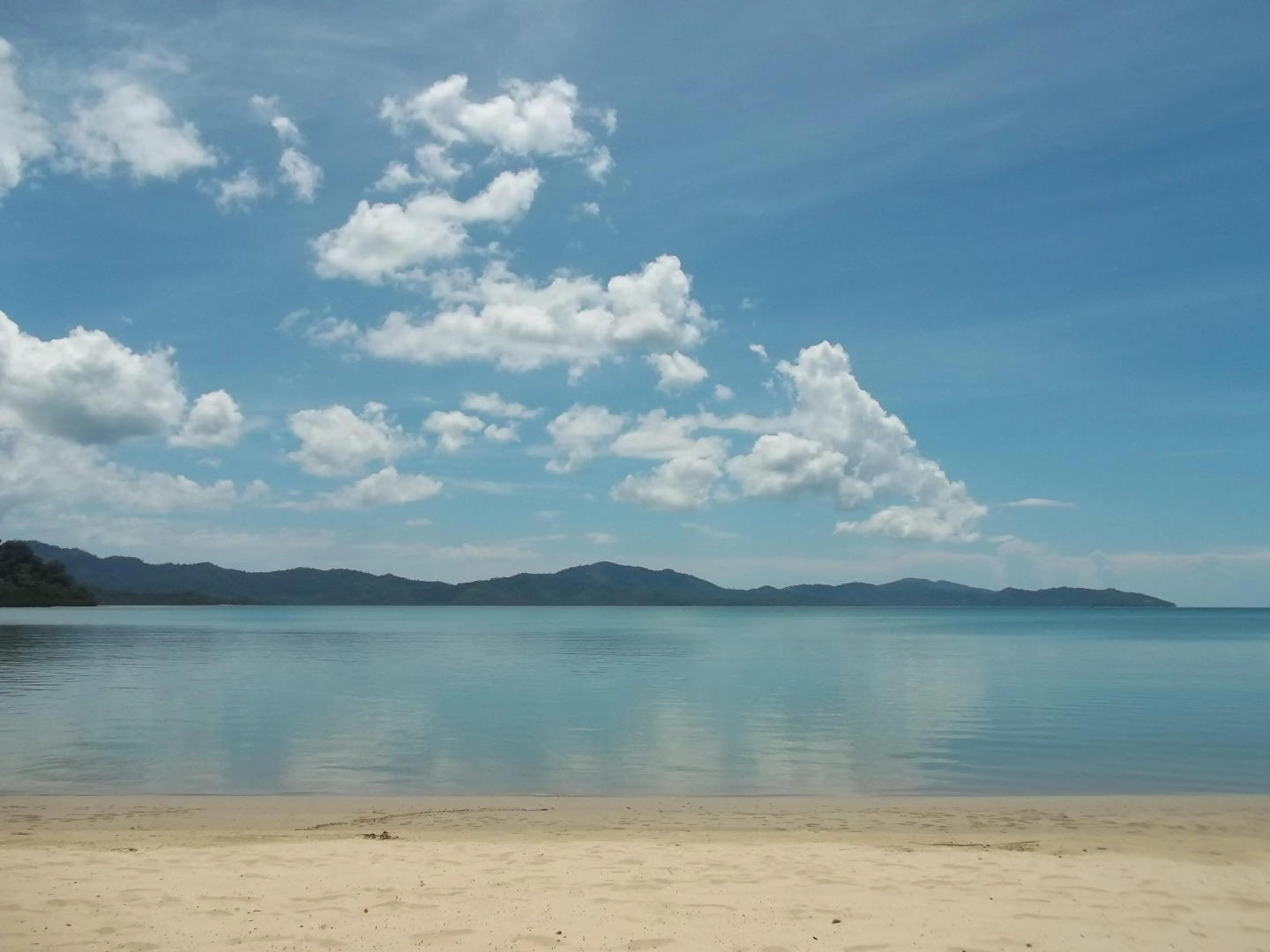 Ausan Beach Front Cottage and Restaurant