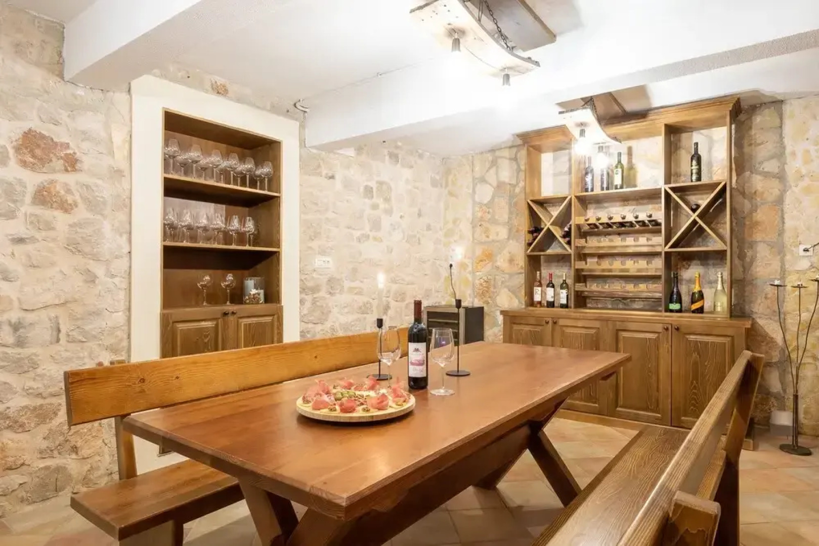 Stone Houses Dingač