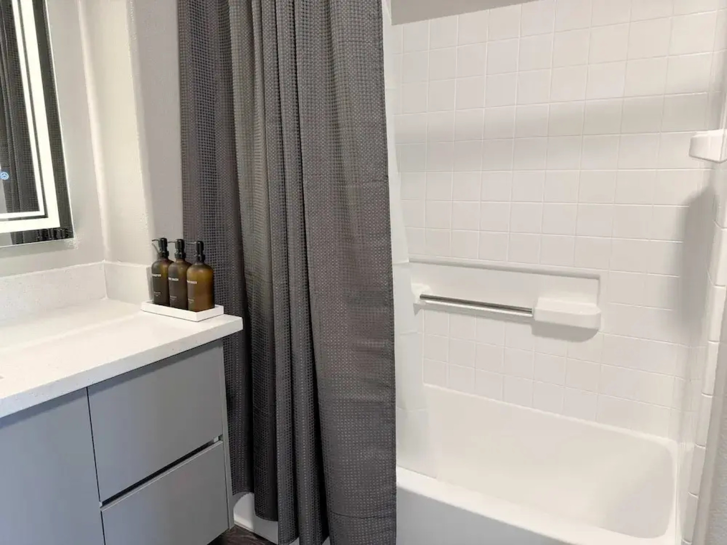 Modern Escape W Pool GYM Parking 10 Min to Cedars