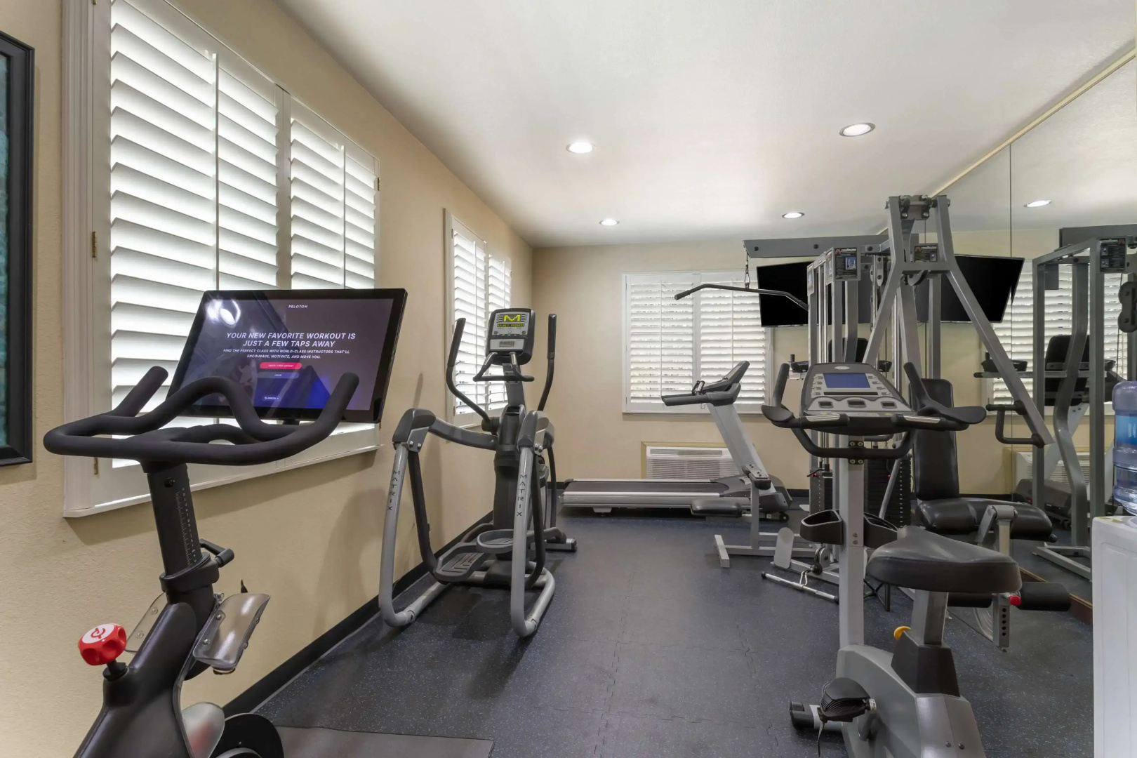 Best Western Plus Crown Colony Inn & Suites