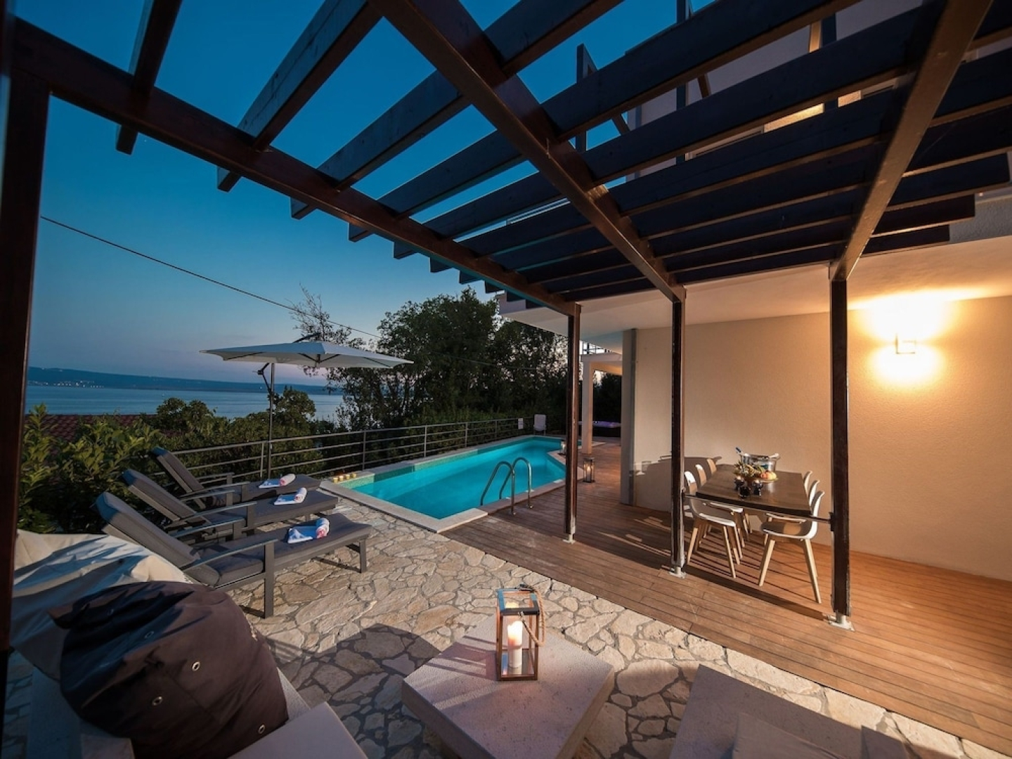 Modern Villa With Pool and Hot Tub, Near the Sea