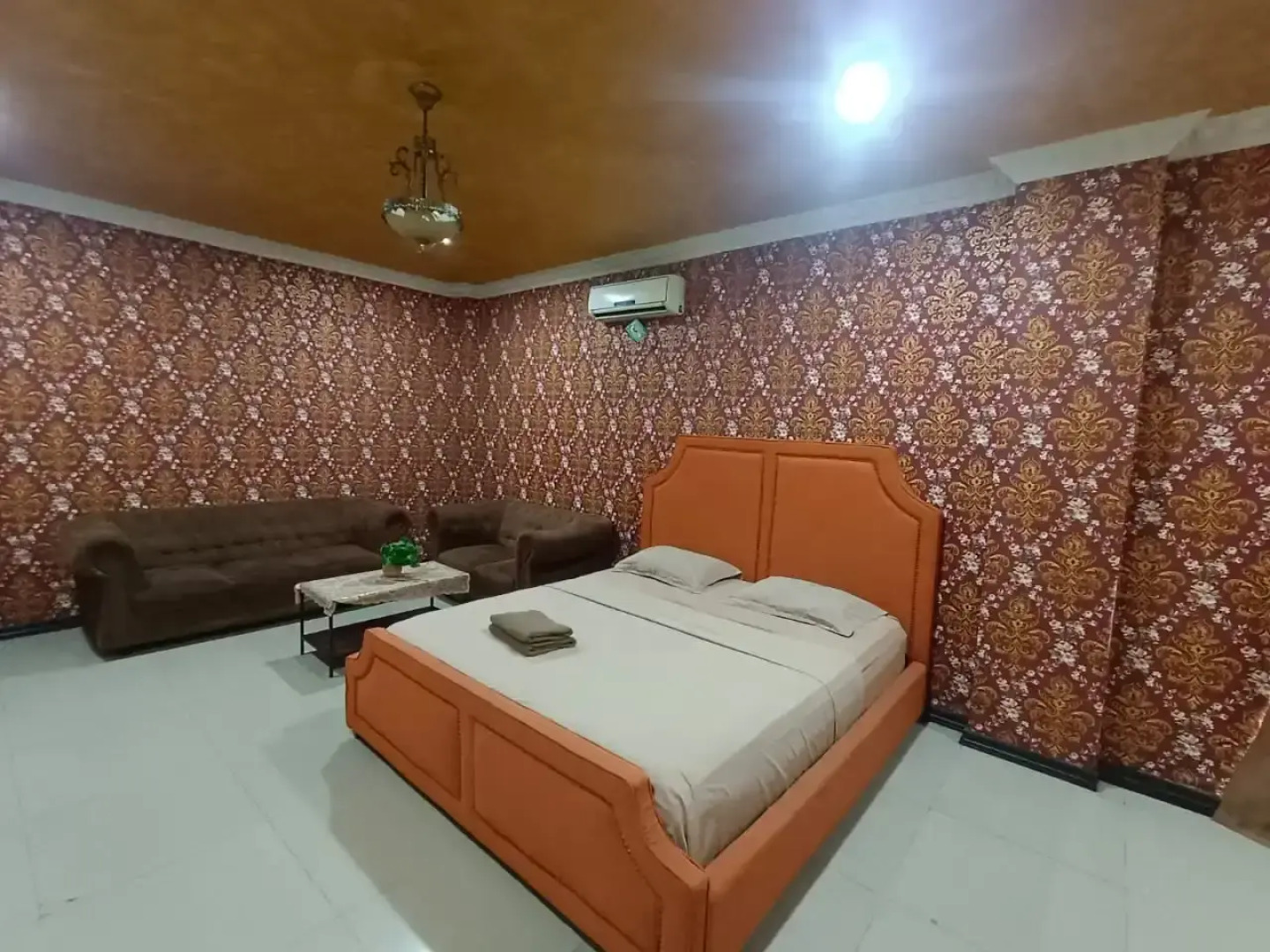 OYO 2574 Z Suites Hotel