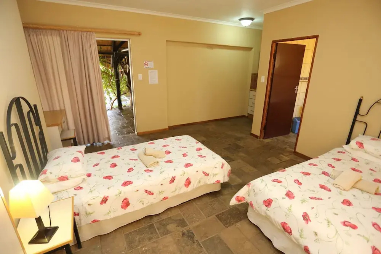 Stoney's Country Hotel