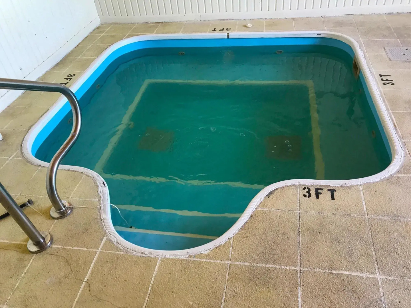 Econo Lodge Inn & Suites Escanaba North