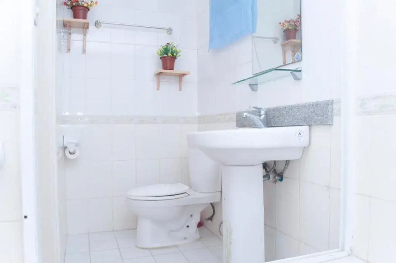 Julz Tropical Apartments