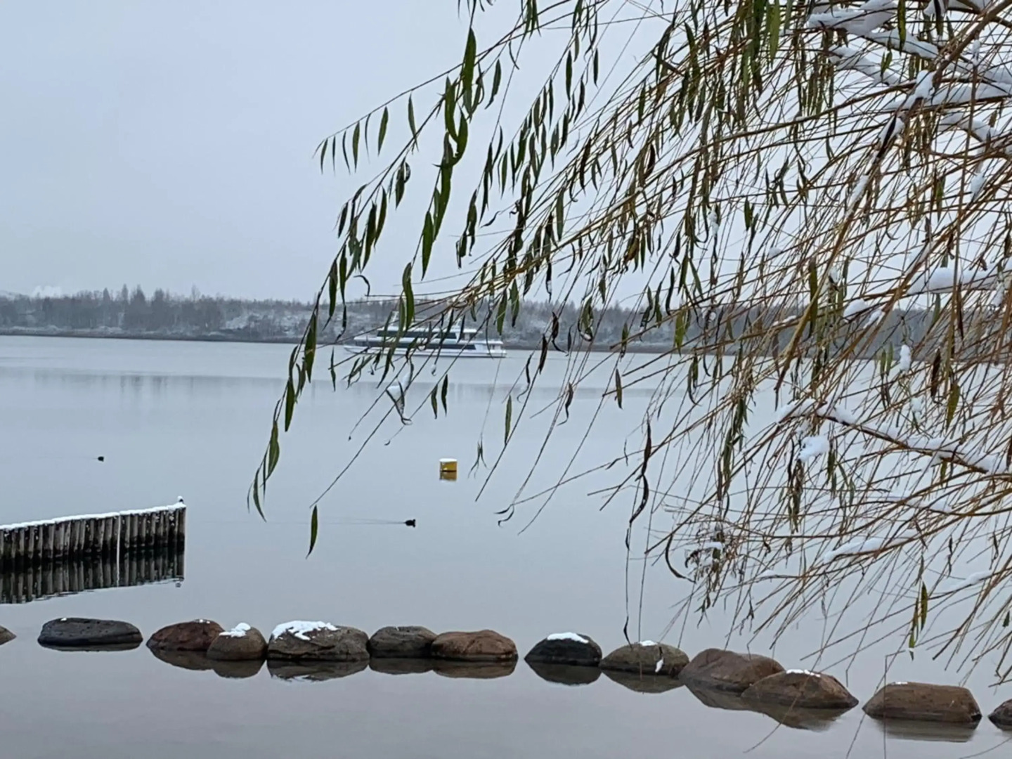 Pool & Lake Holiday Home