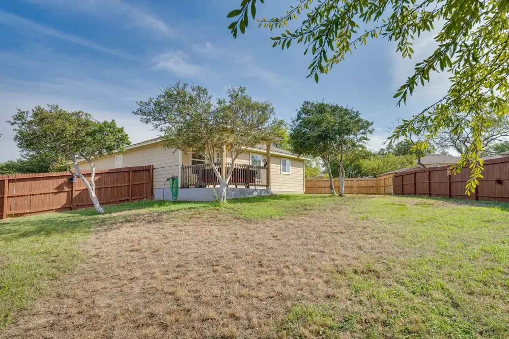Sunny Universal City Home ~ 18 Mi to San Antonio!