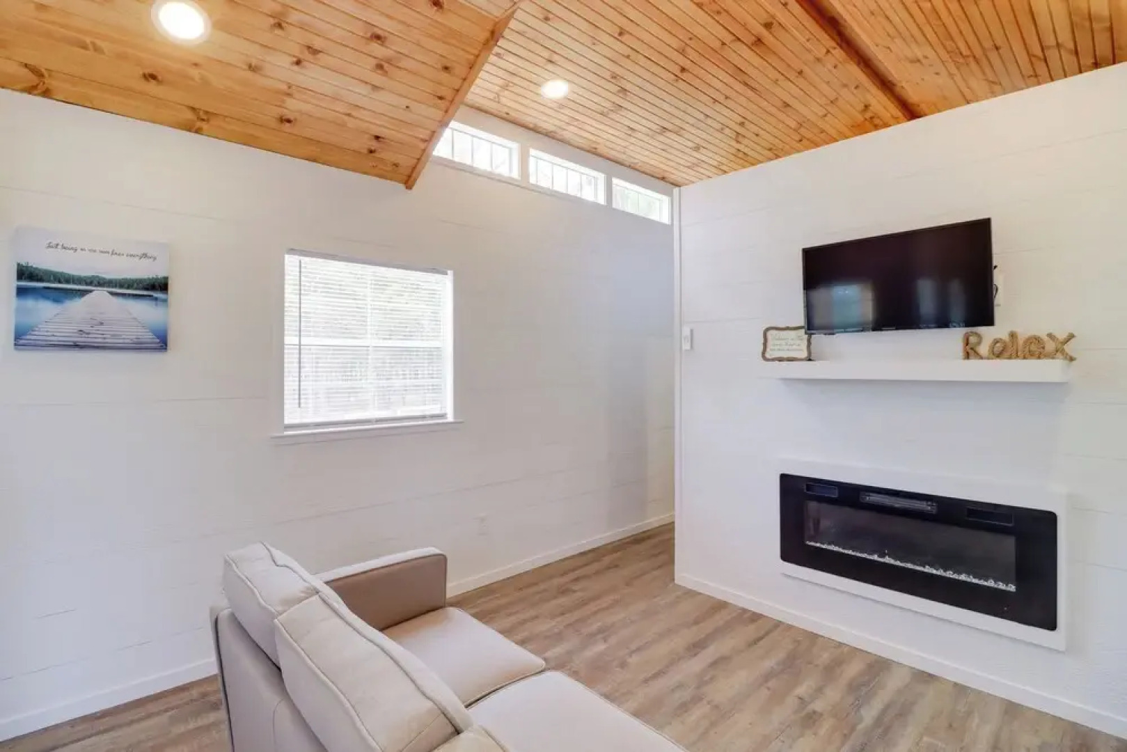 Steps to Greers Ferry Lake: Tumbling Shoals Cabin!