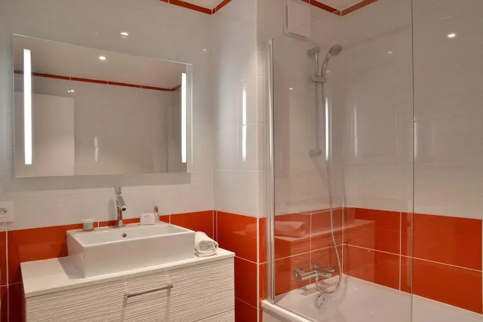 Residence Saintjacques -six-roomed Apartment for 14 People of 140 m2 S409