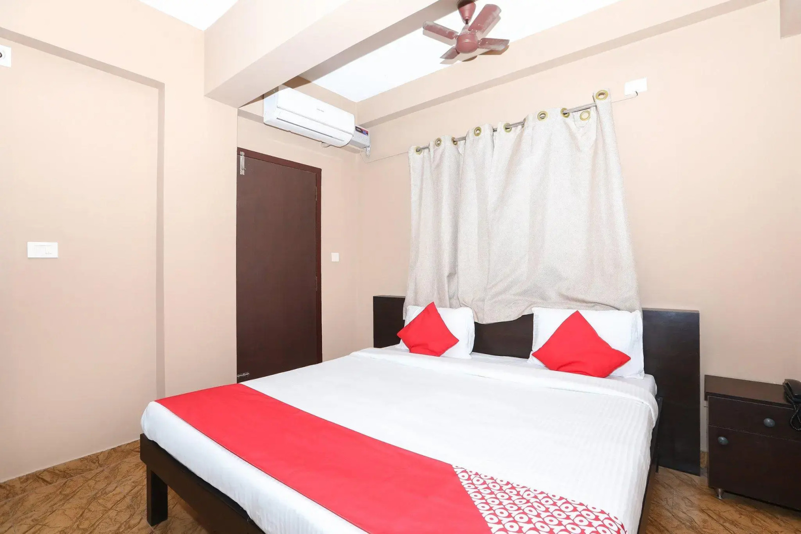 OYO 17106 Hotel Royal